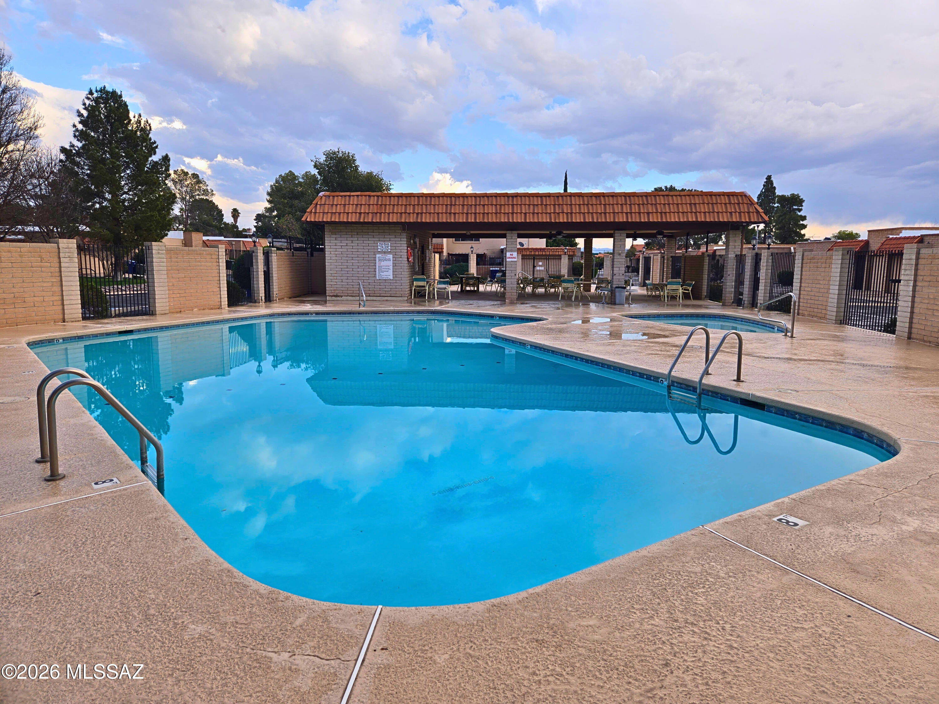 Rolling Hills Villas - Residential