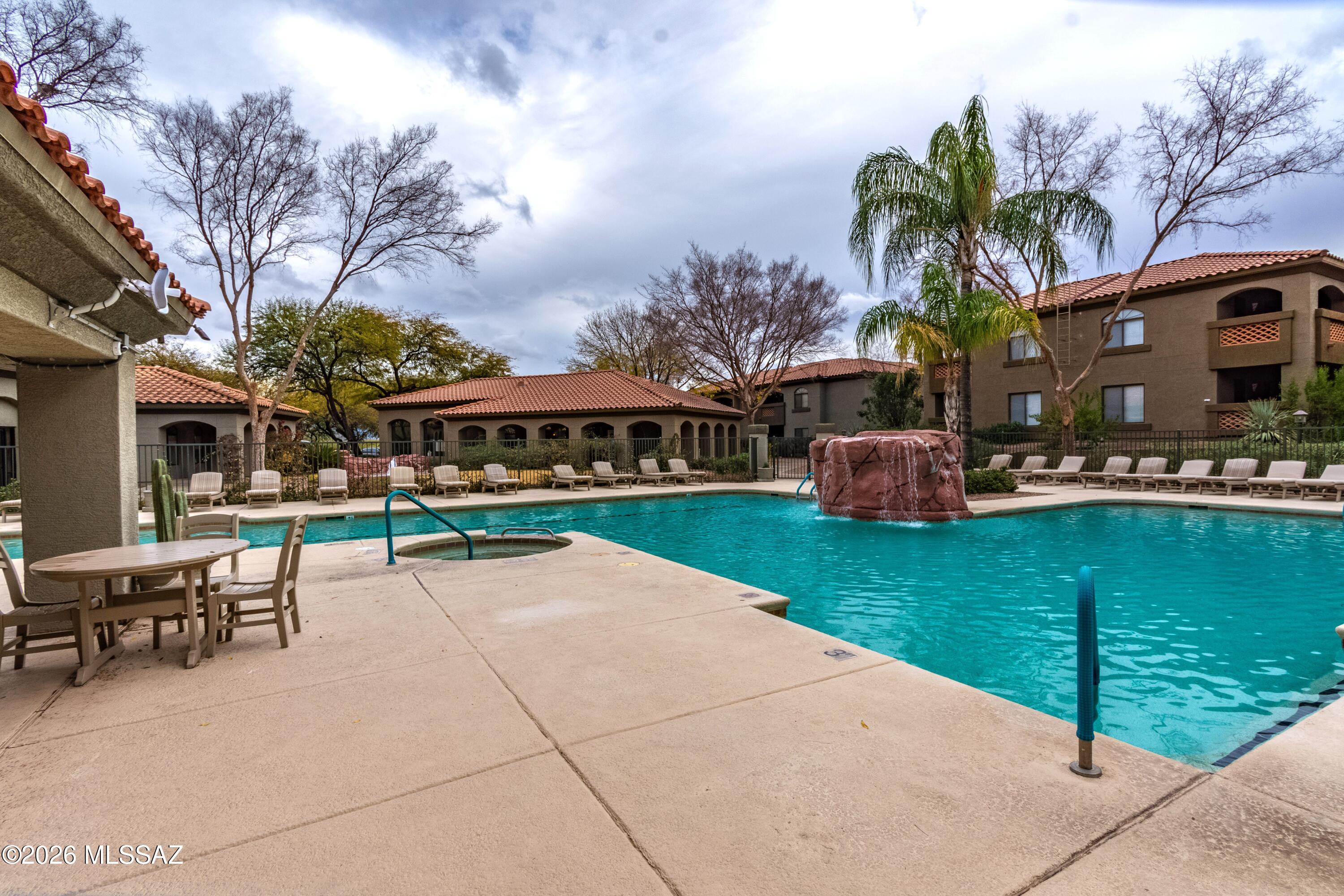 Veranda at Ventana Condominiums - Residential