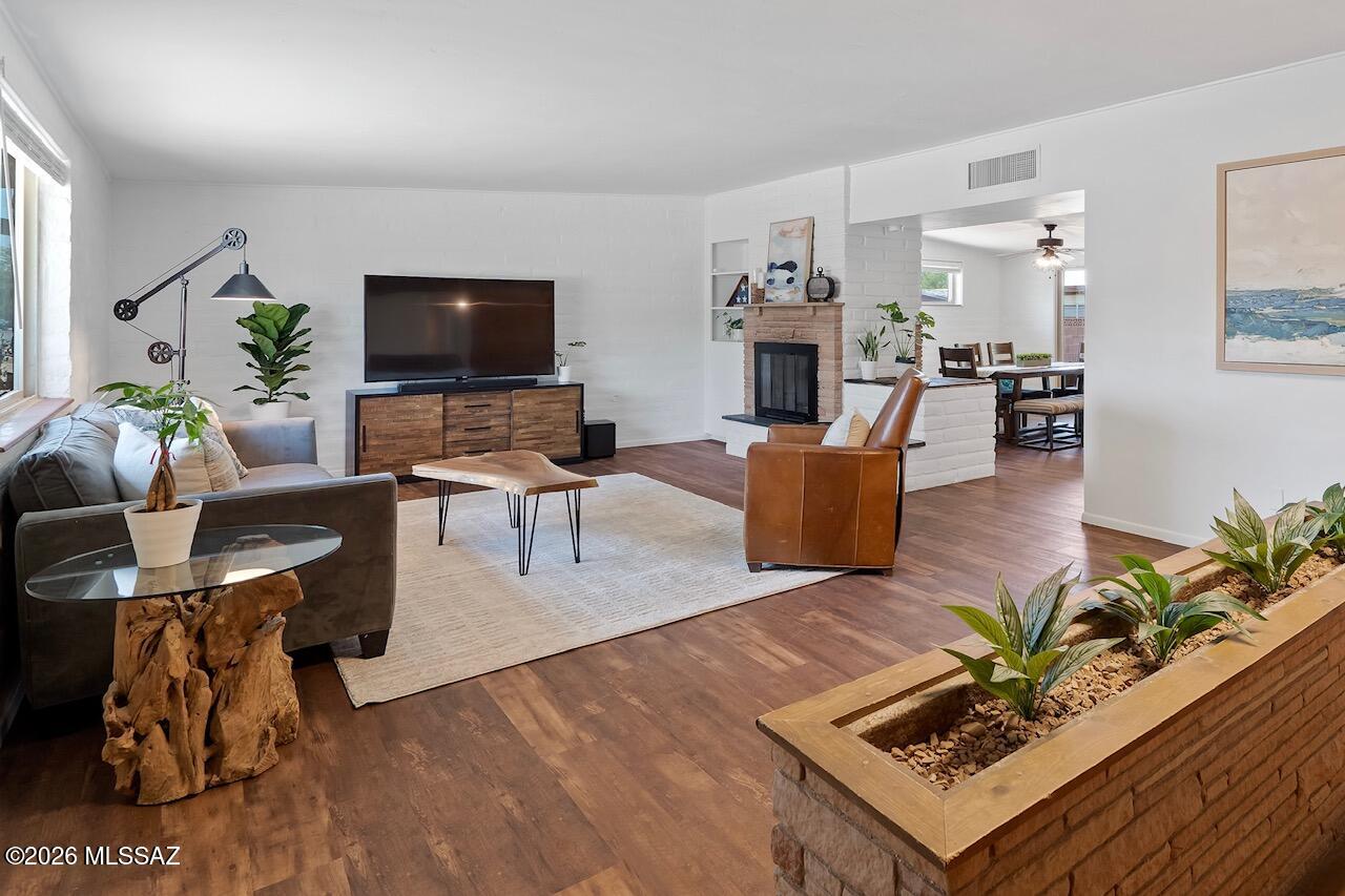 Carlos Terrace - Residential