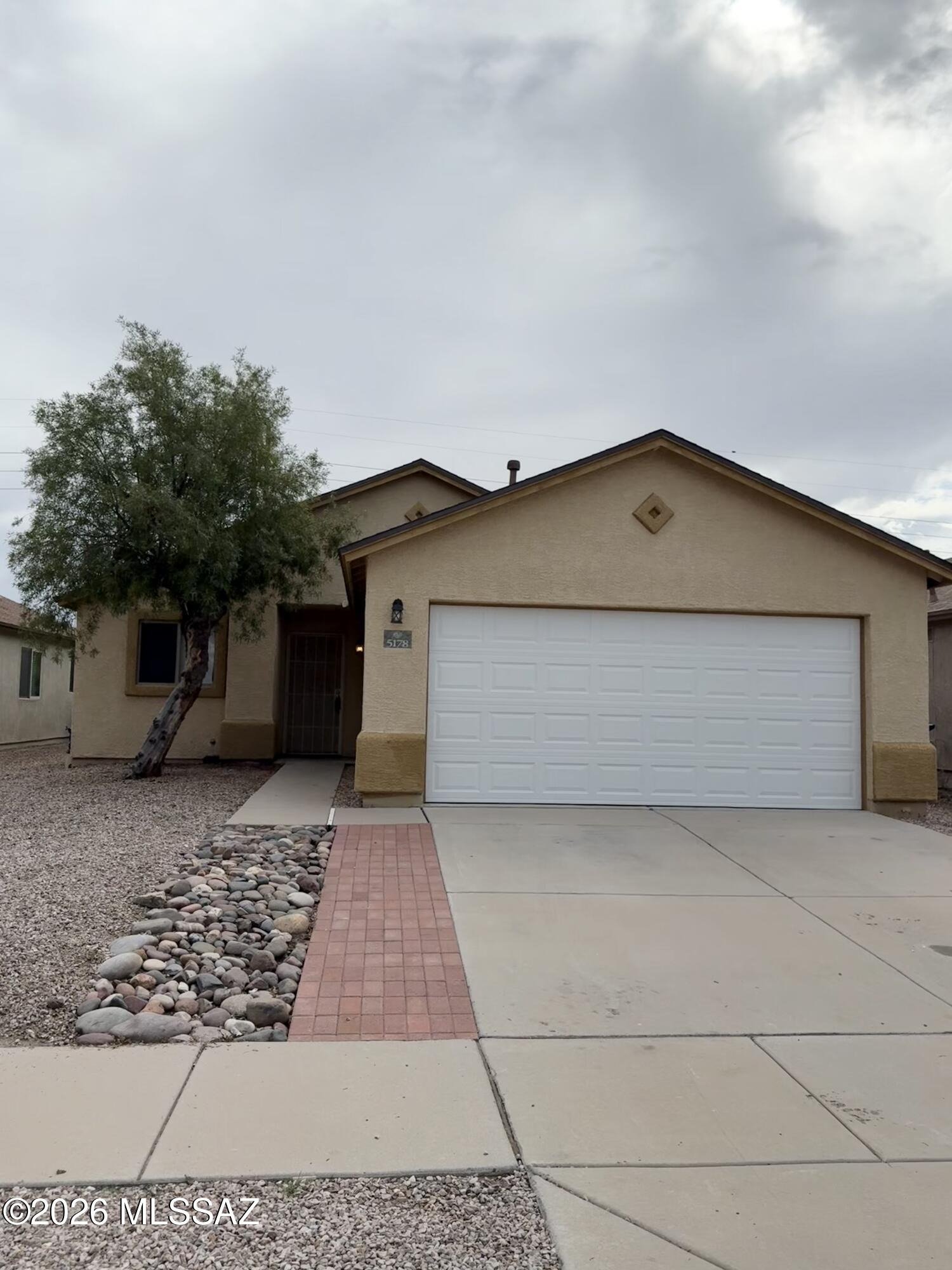 Great house in Midvale Park. Location, location, location!!! near all the shopping and restaurants Spectrum Plaza offers.
3 bedrooms - 2 baths and open floor plan makes this house inviting and great for entertainment.