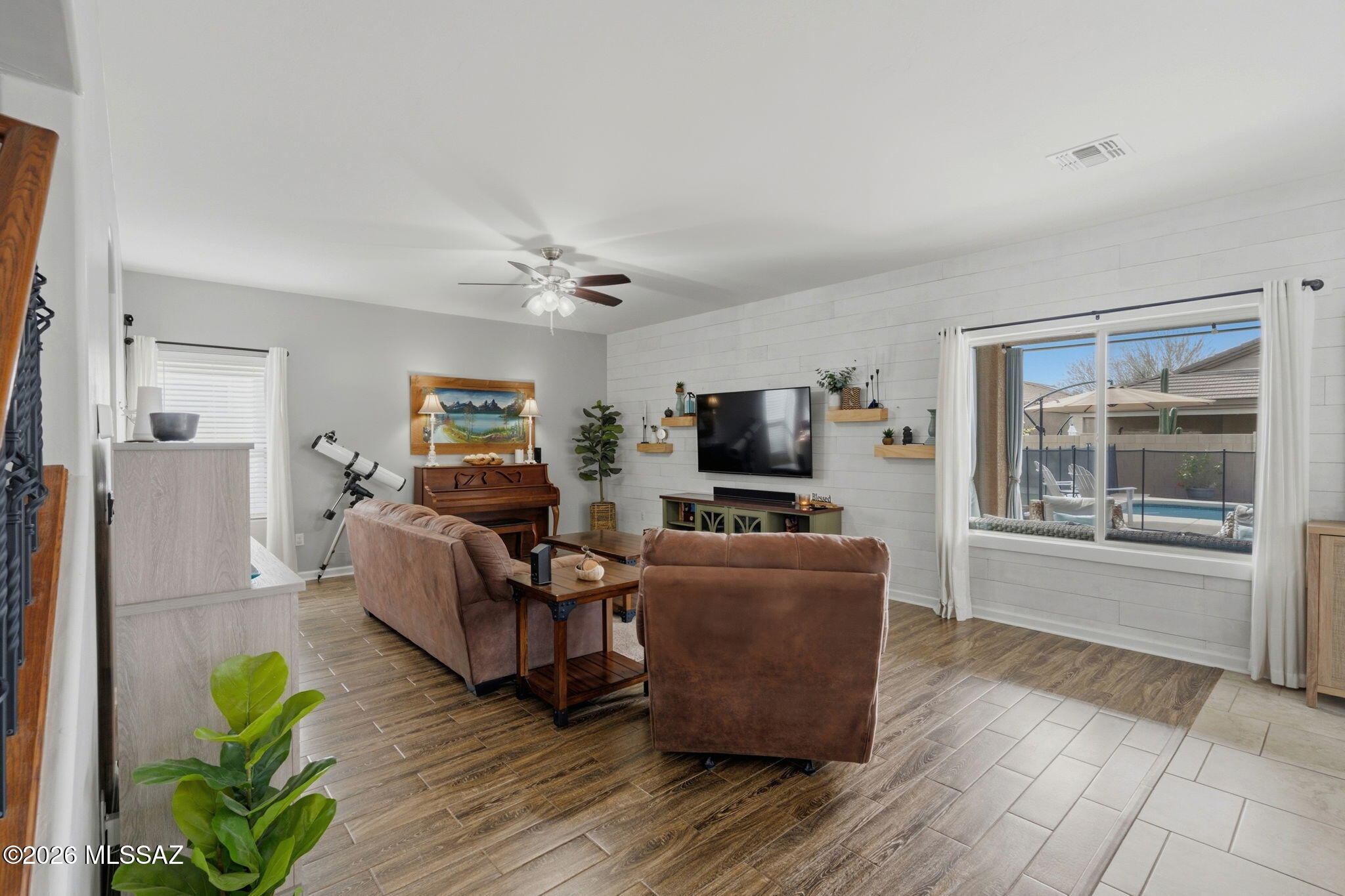 Vista Del Lago Norte SQ20140780198 - Residential