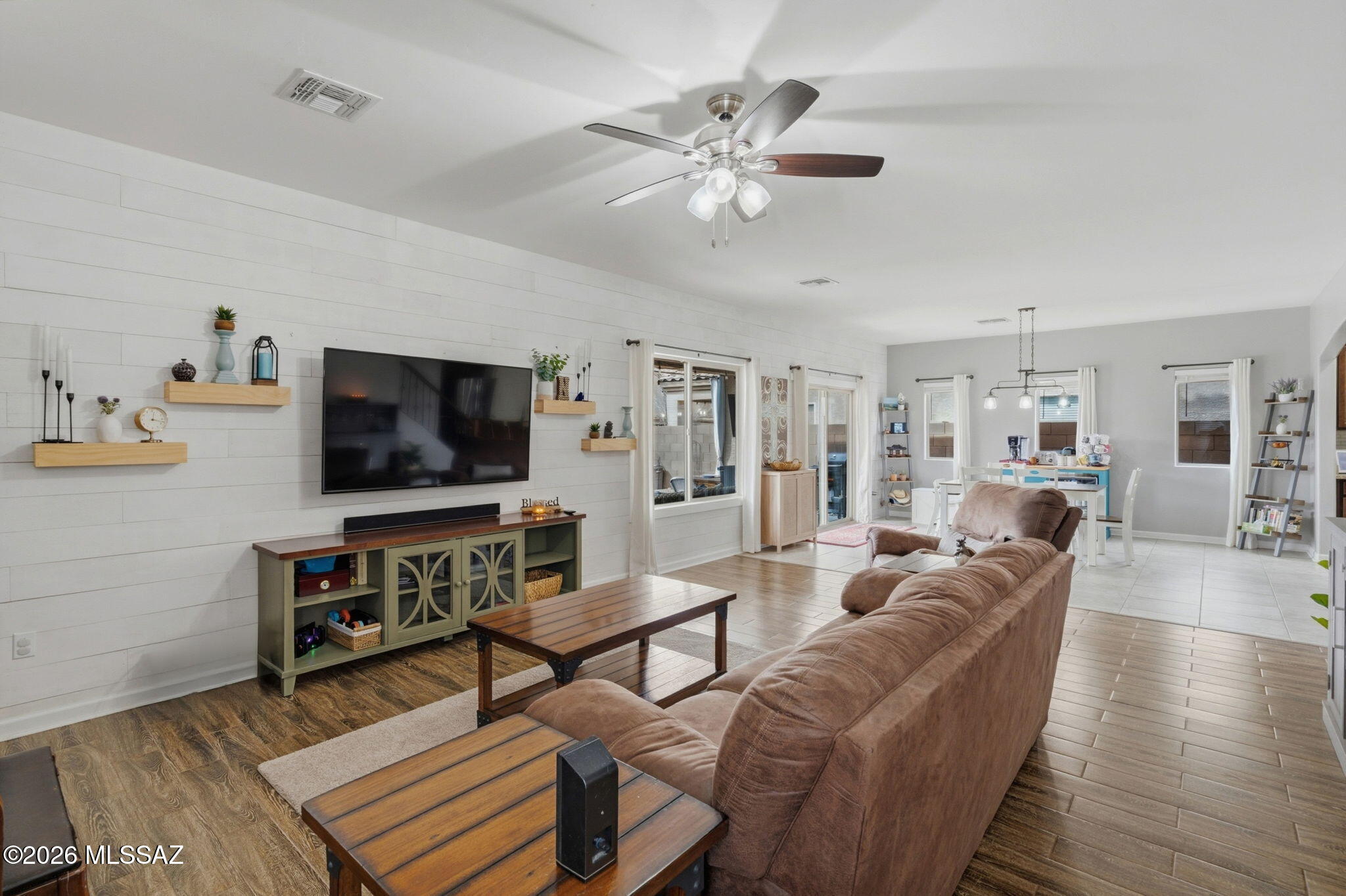 Vista Del Lago Norte SQ20140780198 - Residential