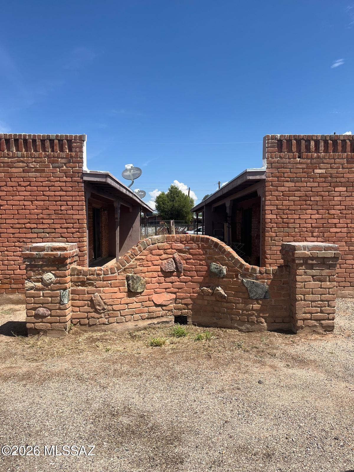 Great location, efficient living in this 6-duplex community. Freshly renew. Ready for rent.  There is no yard at the property just a tiny porch. Water fee $65