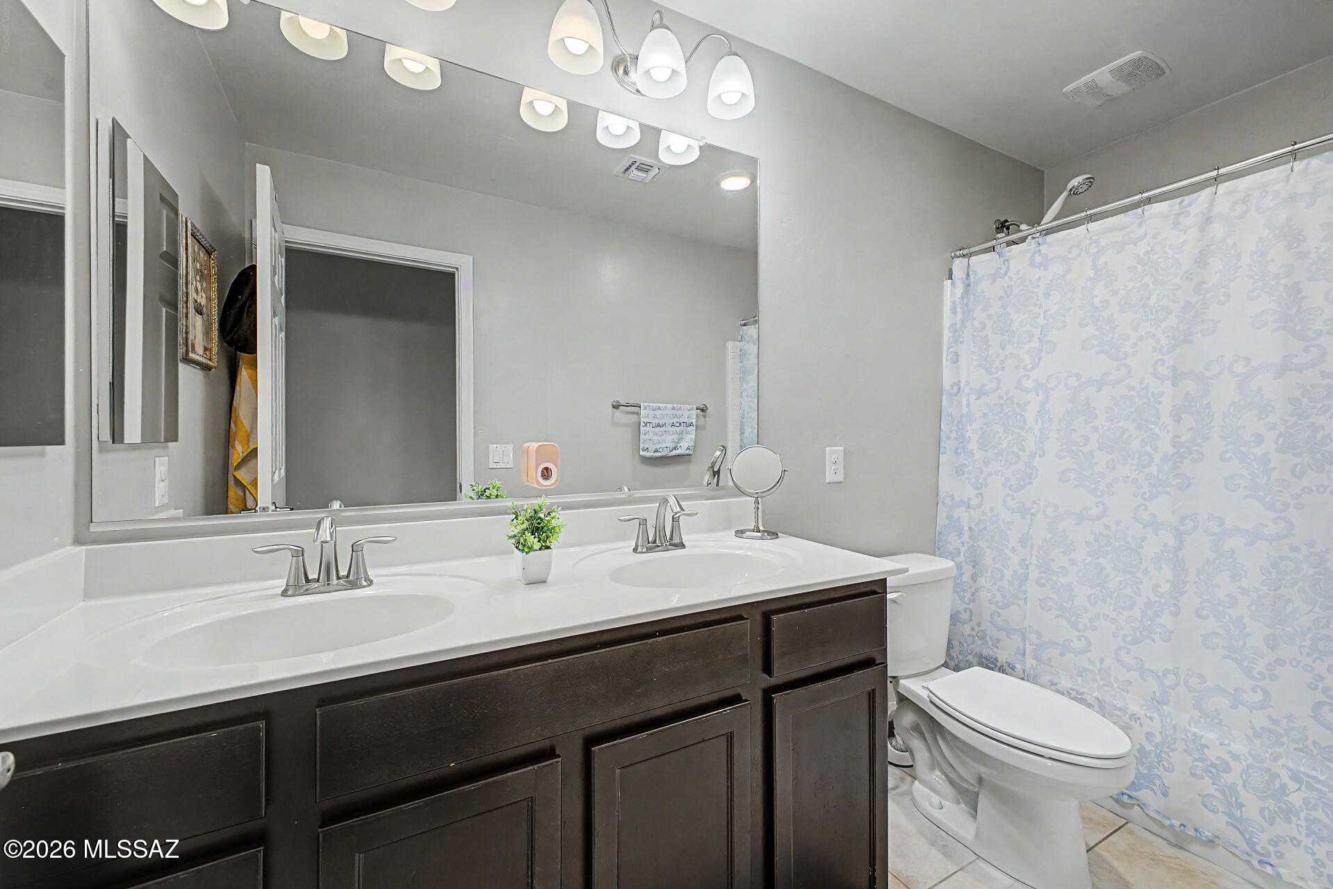 Vista Del Lago Norte SQ20140780198 - Residential