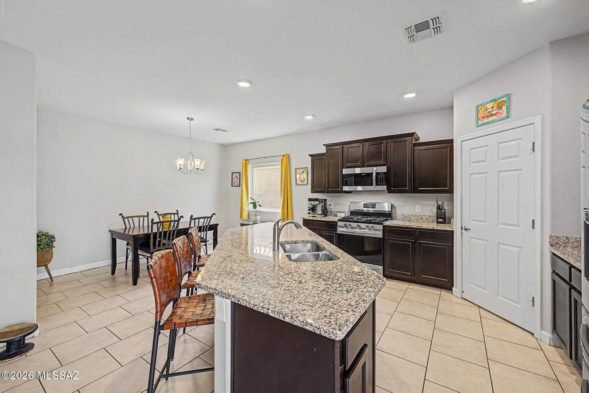 Vista Del Lago Norte SQ20140780198 - Residential