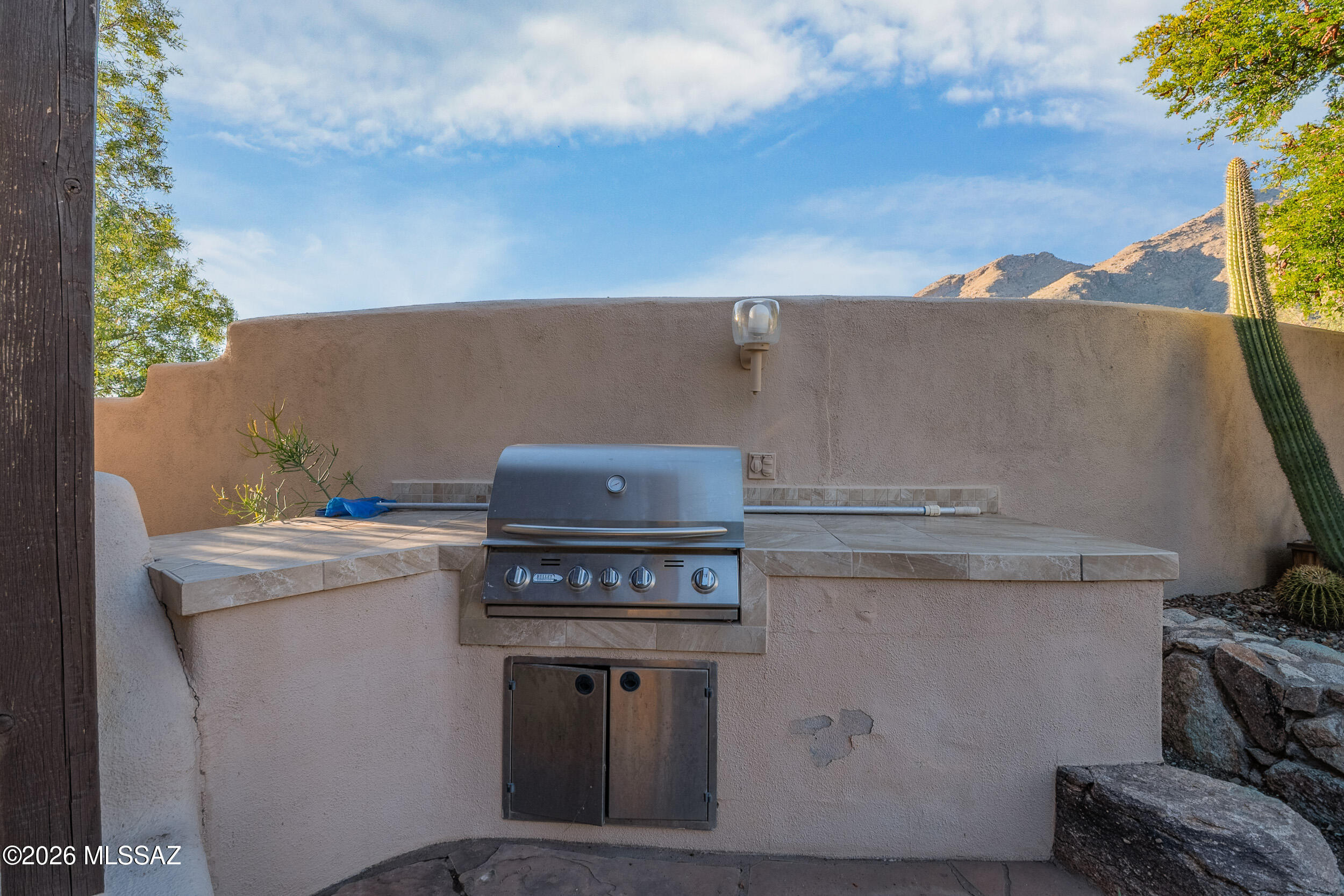 Alta Vista (1-98) - Residential Lease