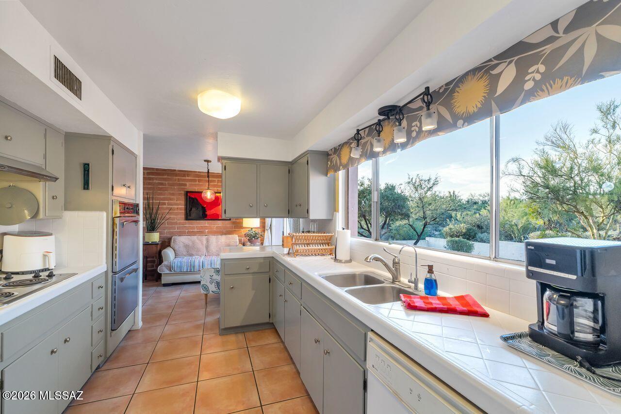 Santa Catalina Estates NO. 4 (1-180) - Residential