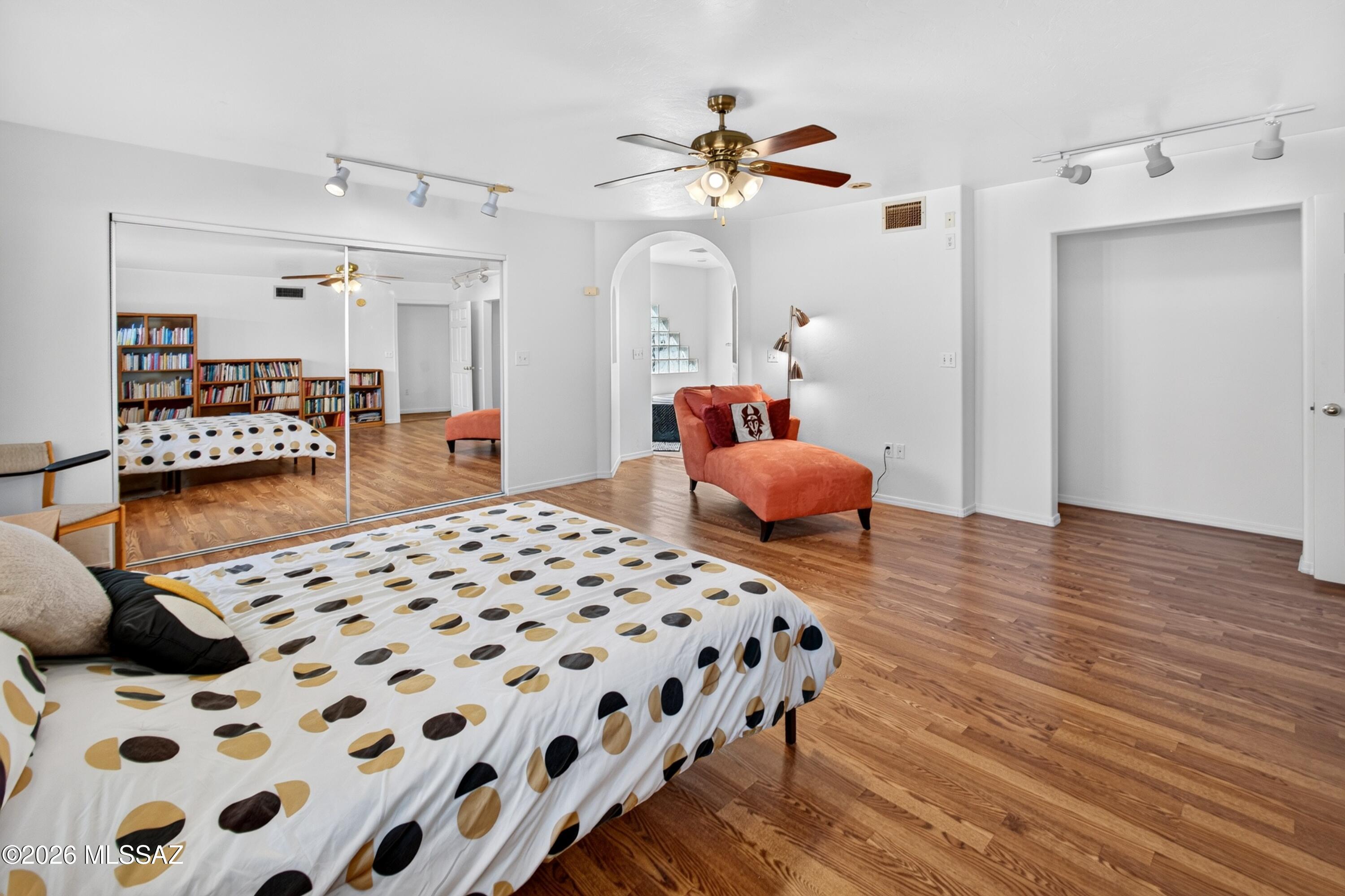 Del Monte Village - Residential