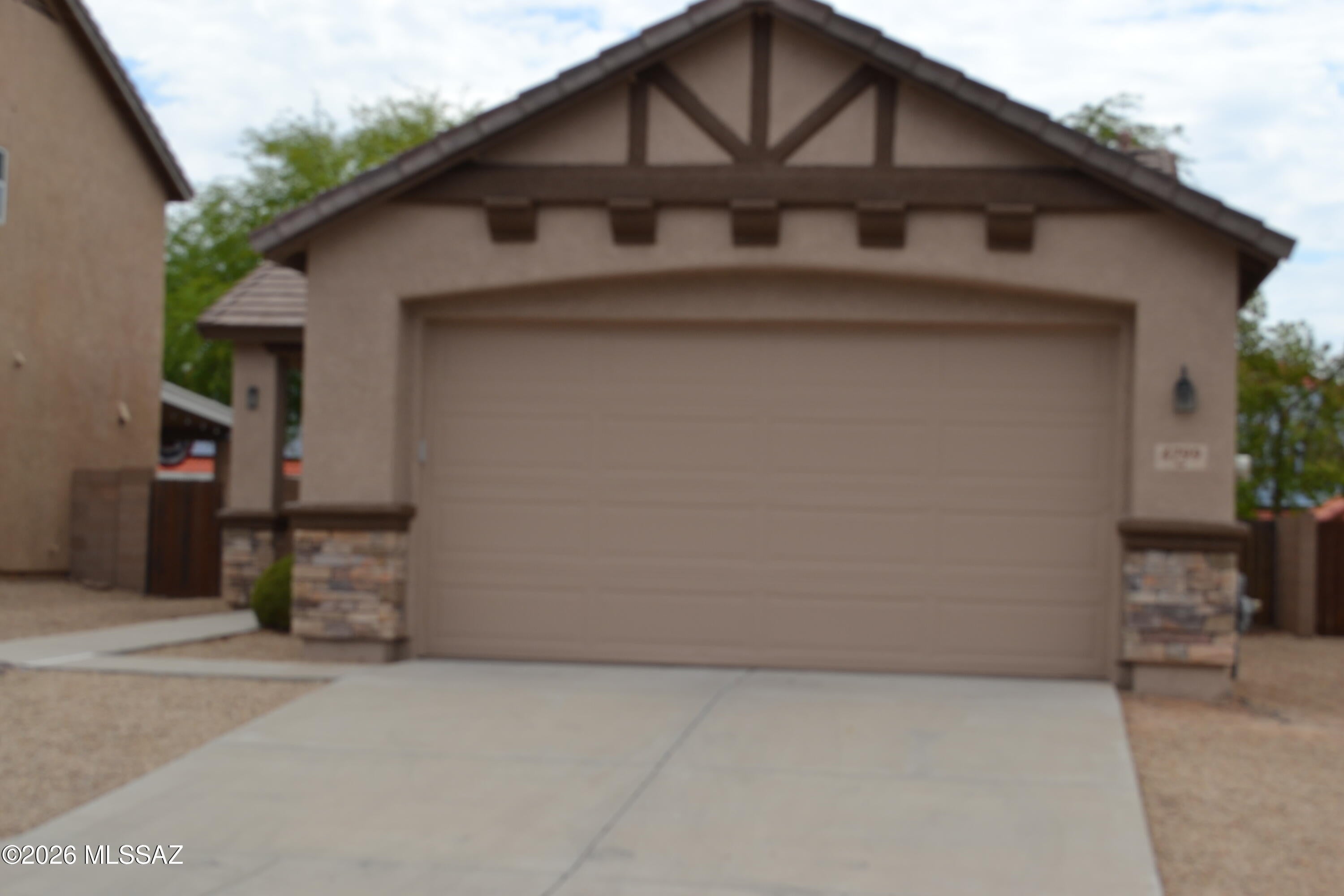 Freshly painted this beautiful 3 bedroom, 2 bath home, plus den, very spacious home, A/C, courtesy washer and dryer, enclosed backyard.  Must carry Renter's Insurance, this is a NO PET PROPErTY