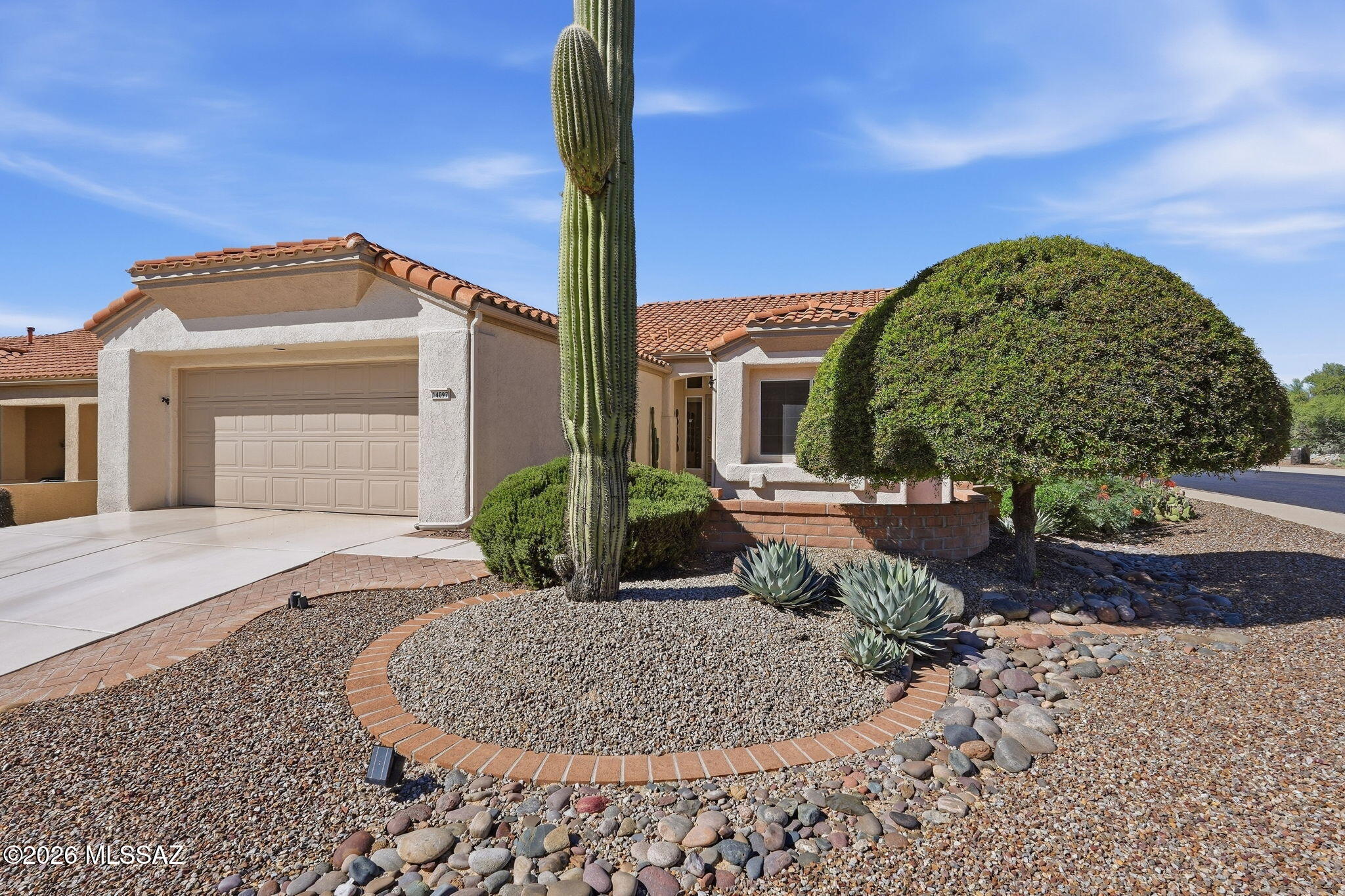 Start enjoying the Sun City Oro Valley lifestyle in this charming expanded Kensington model! This inviting
2BR/2BA home offers 1,376 sq. ft. on a desirable corner lot with a park-like backyard. Take in amazing
Catalina Mountain views from the elevated front patio. The cook will enjoy the kitchen featuring stainless
steel appliances, granite countertops and recessed lighting. Retreat to the comfortable primary suite
featuring a walk-in shower and plenty of space to unwind. The guest bedroom includes a convenient Murphy bed, and indoor laundry adds everyday ease. Perfect for full-time living or a lock and leave Arizona retreat!