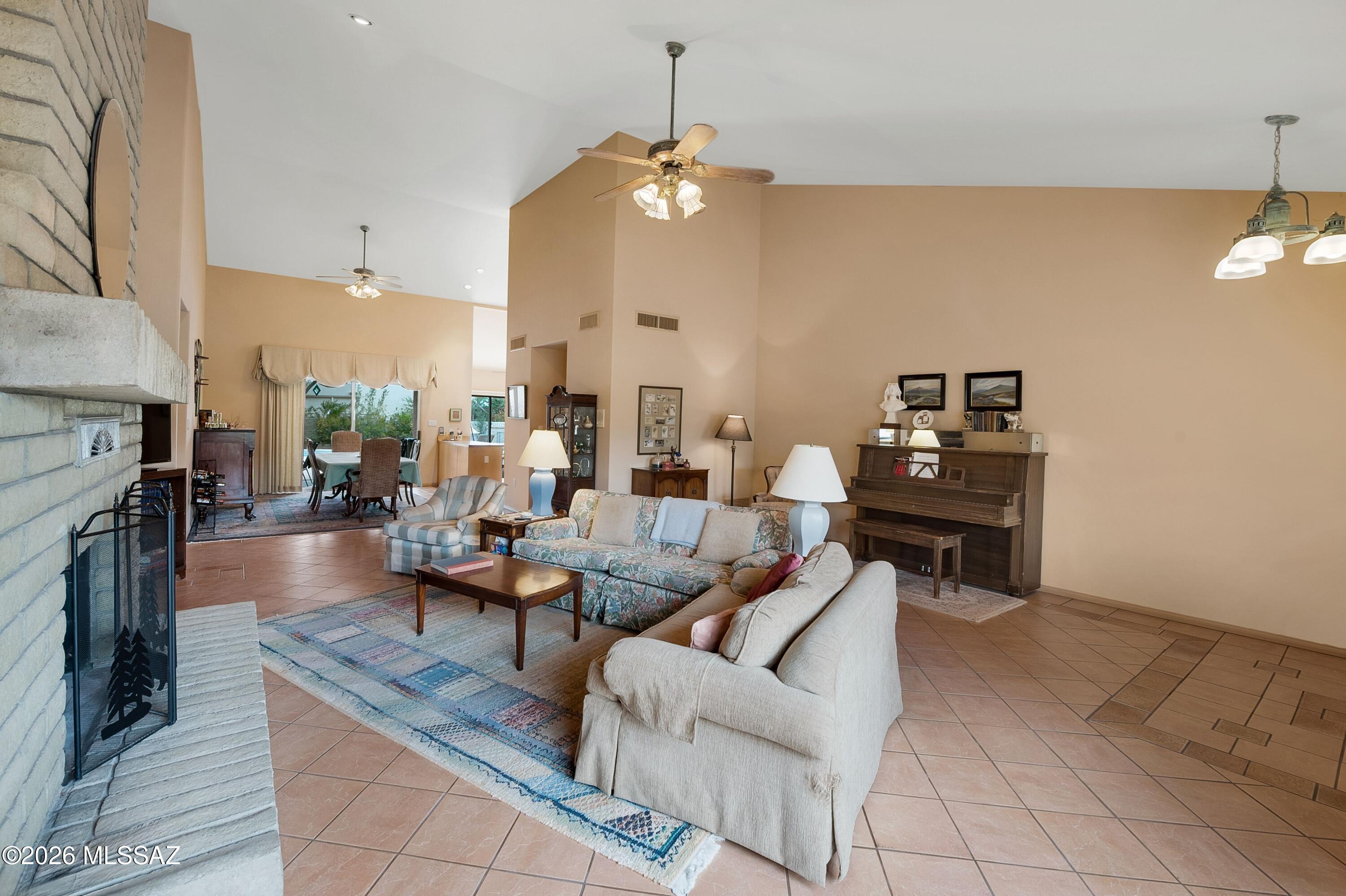 Loma De La Vista Verde (1-38) - Residential
