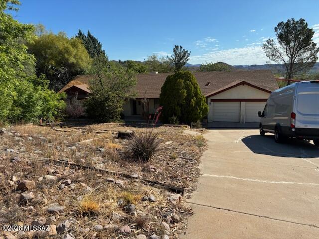 Very Spacious 3BR 2.5 Bath home. Hard wood floor in kitchen, Main living room carpet and tile remaining room.  All rooms have ceiling fans. dual cooling and Gas heating. The outside is completely landscaped and large trees and completely fenced and East views.