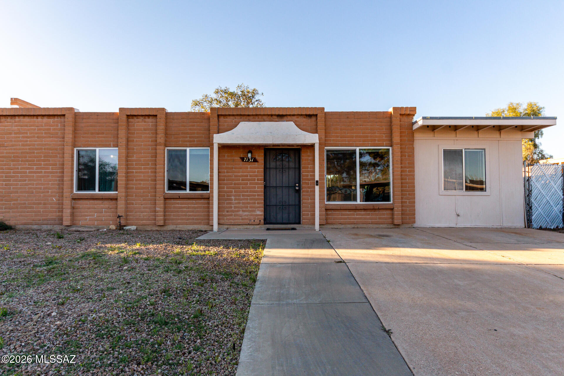 Charming 3-bedroom twin home in Tucson! Step inside to a bright living room that flows into the dining area, creating an inviting open feel with a modern appeal. Recent interior upgrades include fresh neutral paint and elegant vinyl flooring that enhances the home's contemporary aesthetic. The kitchen offers ample cabinet storage and counter space, an electric range, and a dishwasher. The thoughtful floor plan includes three sizable bedrooms, a versatile den ideal for an office or a hobby space. The backyard offers a covered patio and a convenient storage shed for tools and equipment. This property is situated near Lakeside Lake and Chuck Ford Lakeside Park, with numerous recreational amenities just minutes away. Act now!