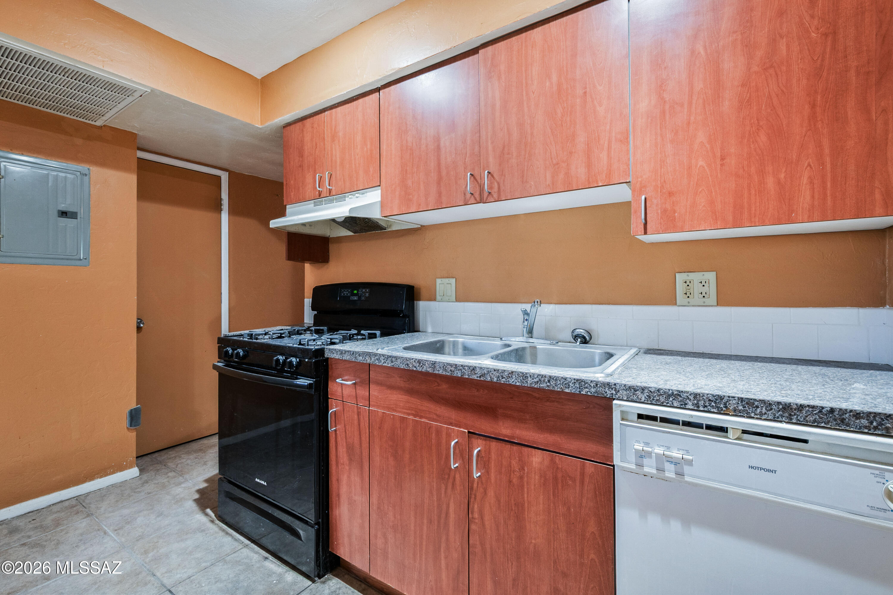 Royal Alvernon Condos. - Residential