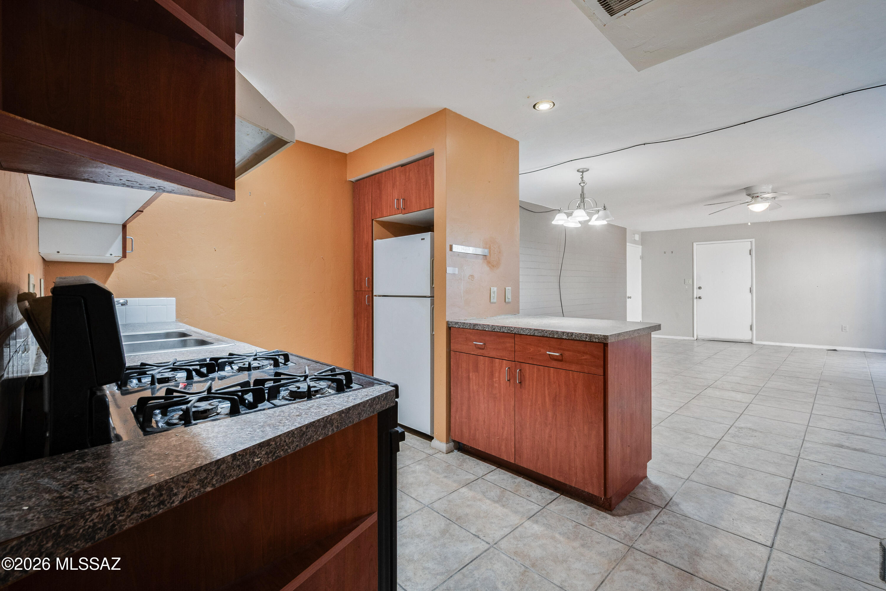 Royal Alvernon Condos. - Residential