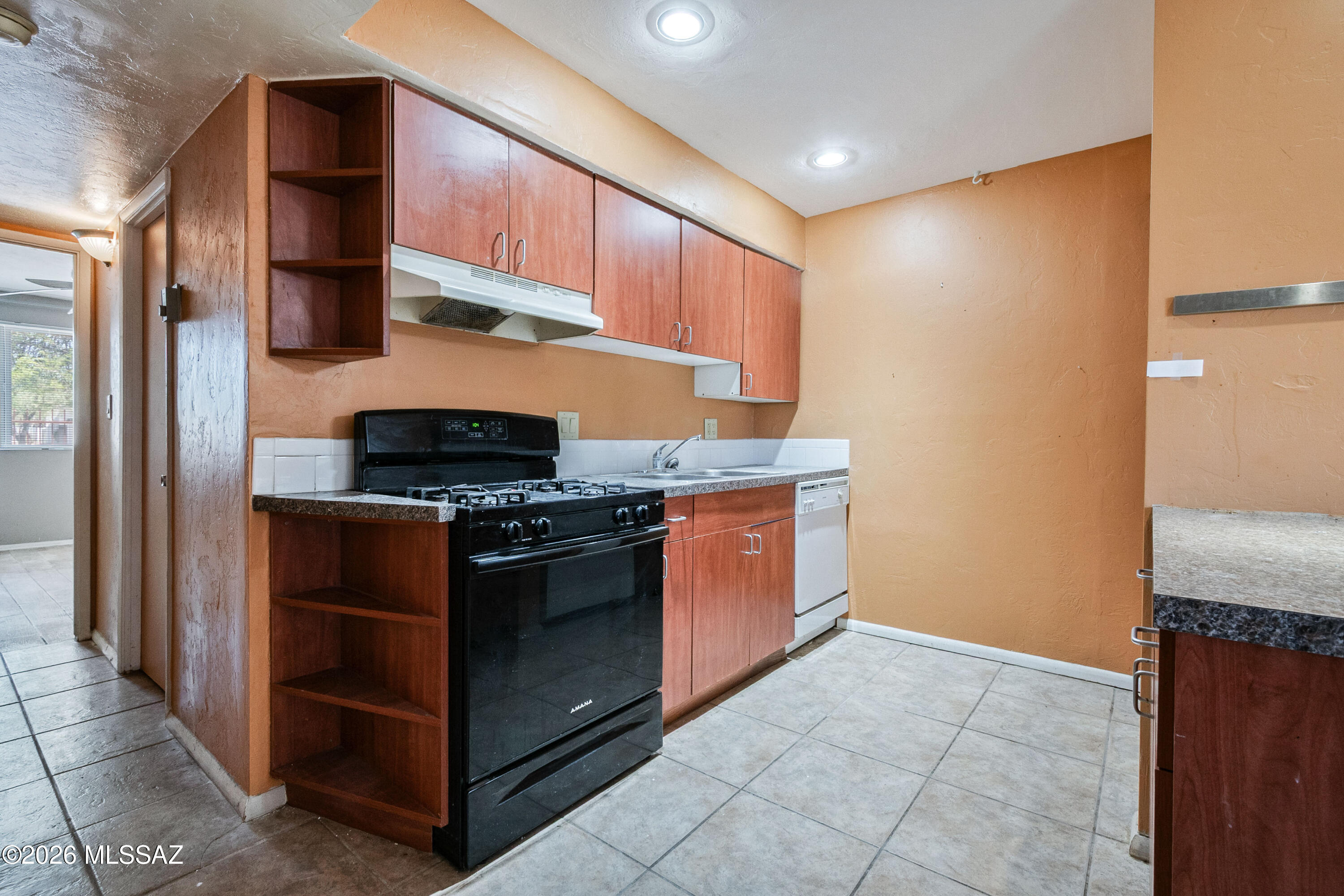 Royal Alvernon Condos. - Residential