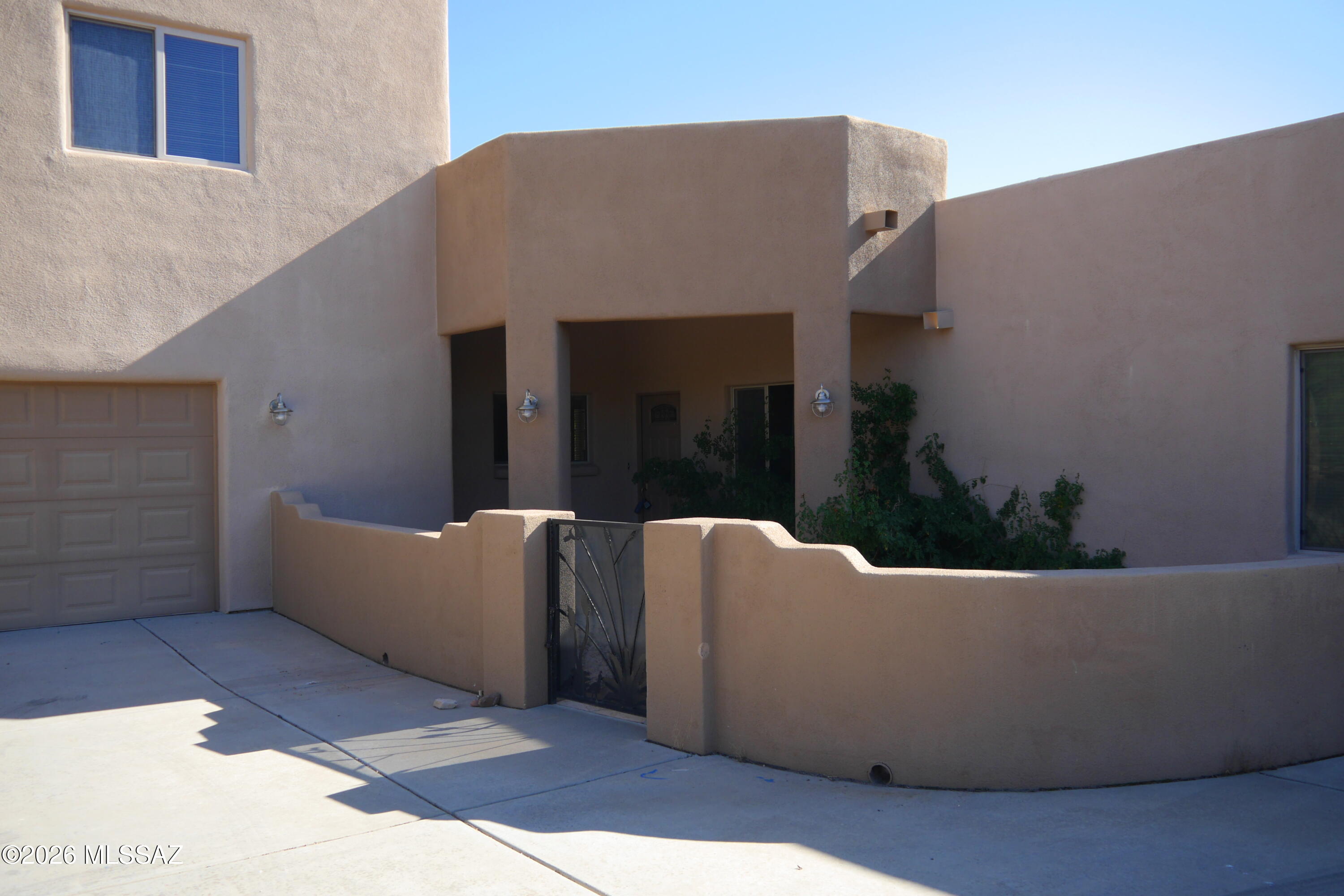 5 bedroom/5 bath home offers mountain views, large trees, pool, large trees, covered patio and a 3 car garage. Owners bedroom private balcony plus a large walk-in closet, his & her bathroom with plenty of storage. Also upstairs is the huge office/den with built-in bookcase. The chef's kitchen boasts granite counters, gas range, stainless steel appliances and breakfast bar.Pool service included!