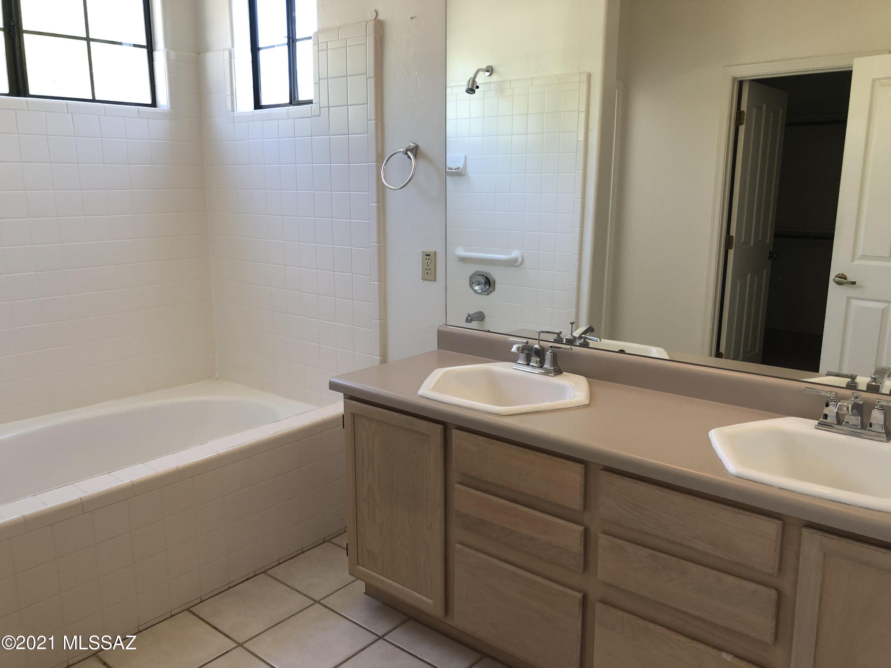 River At North Campbell (1-59) - Residential Lease