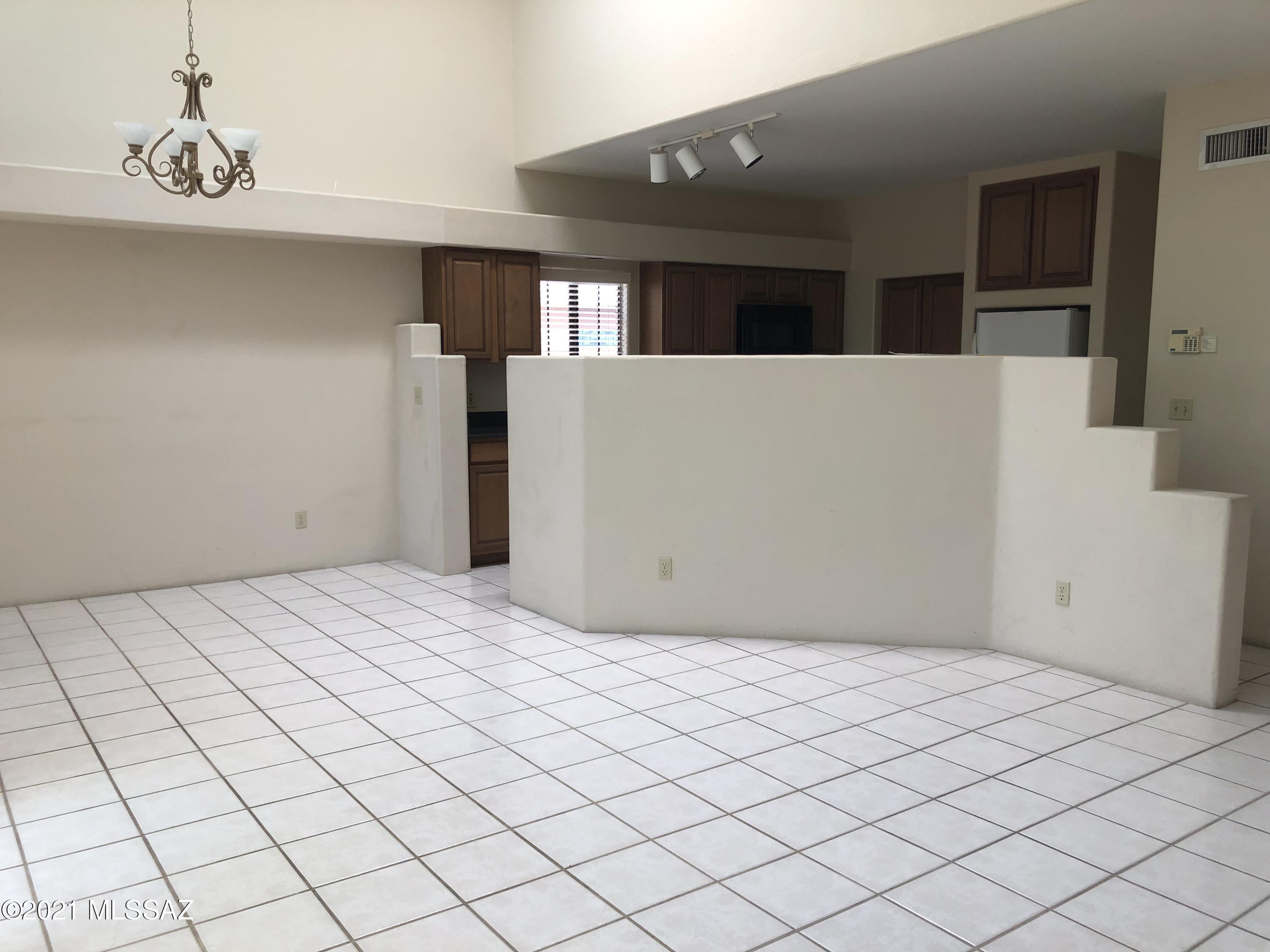 River At North Campbell (1-59) - Residential Lease