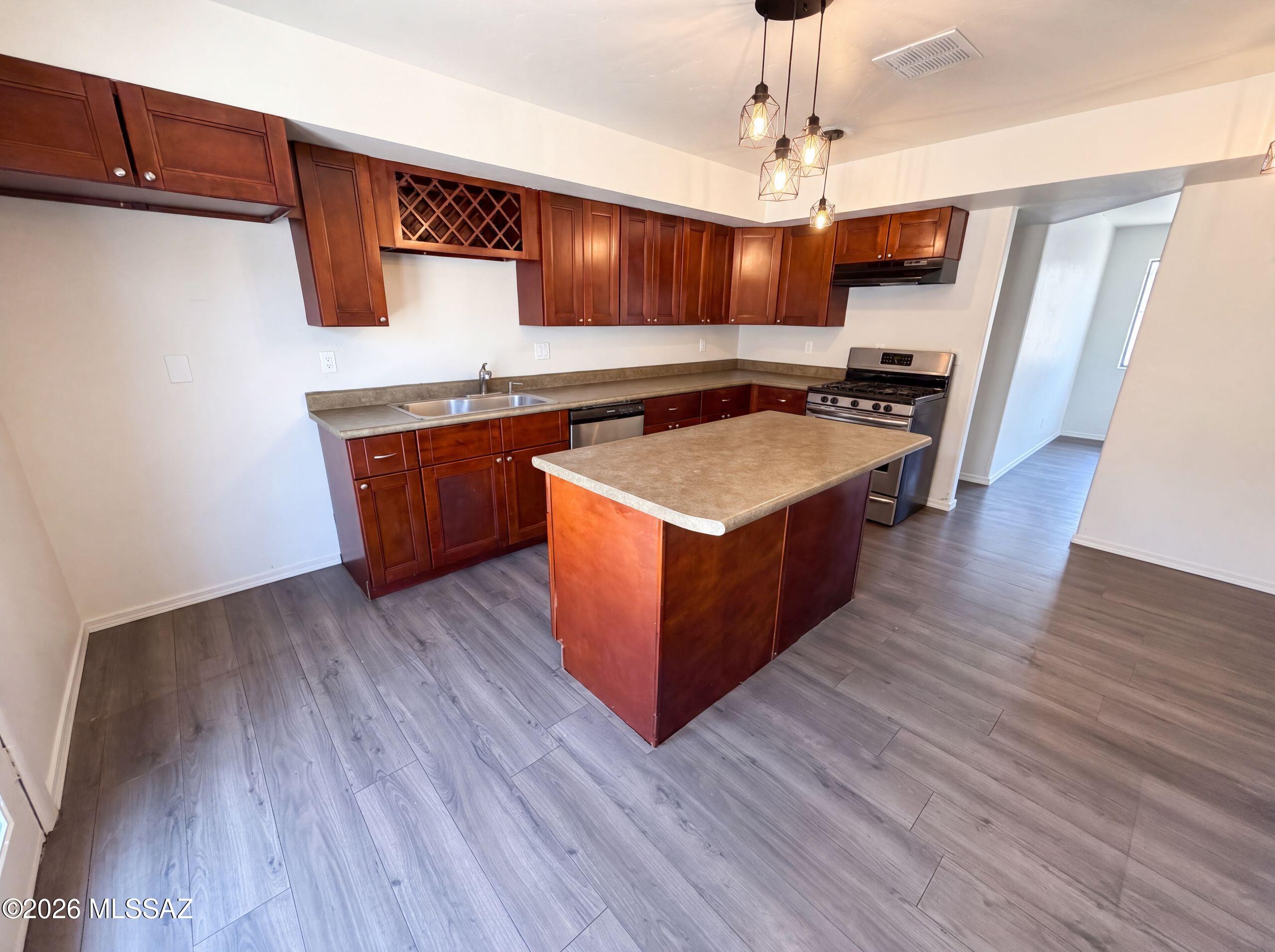 Los Olivos Est II (25-84) - Residential