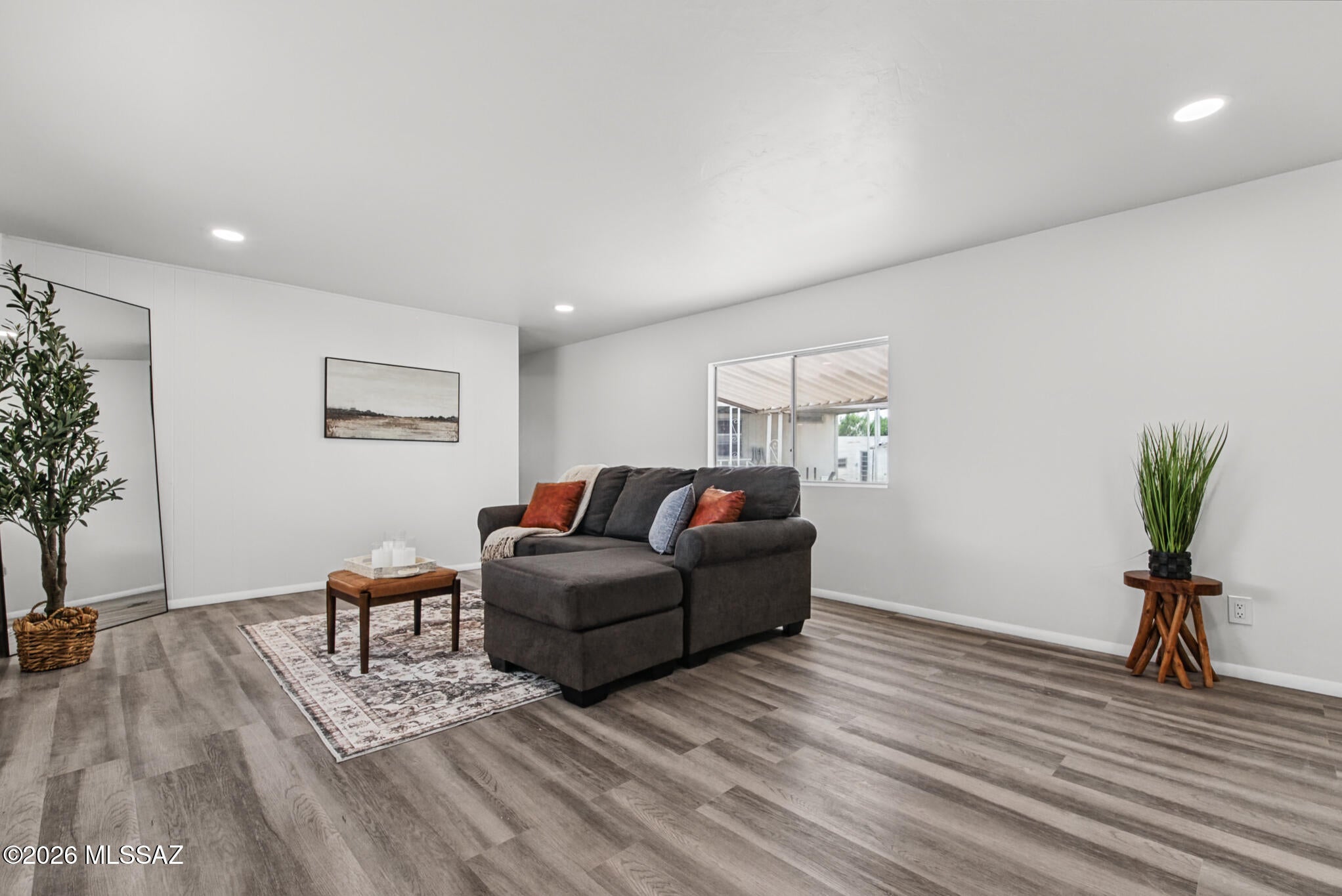 Cholla Manor (1-86) - Residential