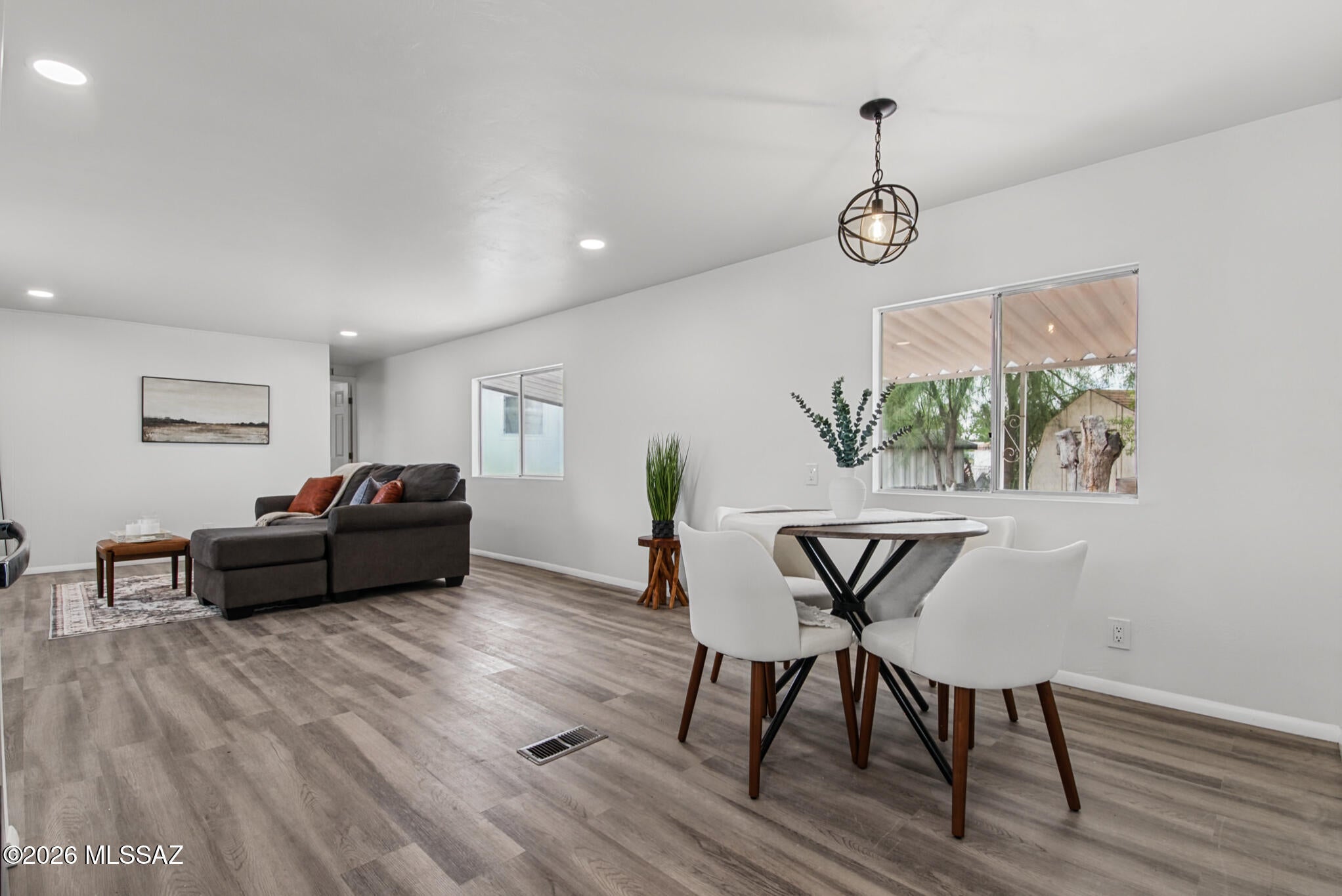 Cholla Manor (1-86) - Residential
