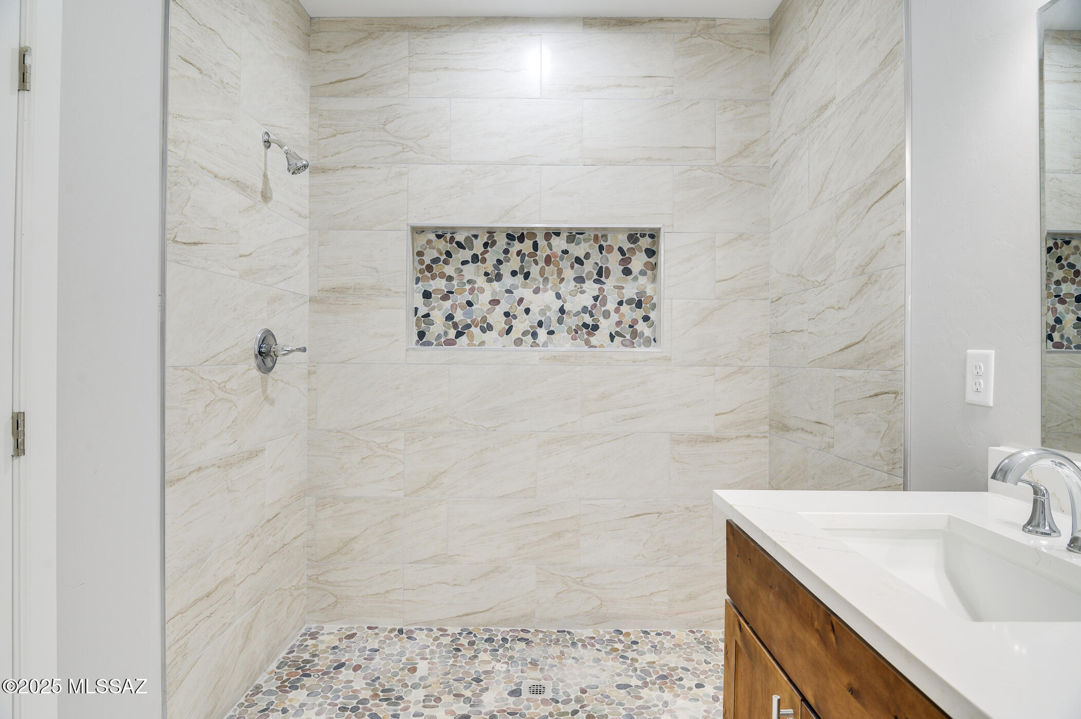 New Tucson Unit NO. 4 (1-203) - Residential