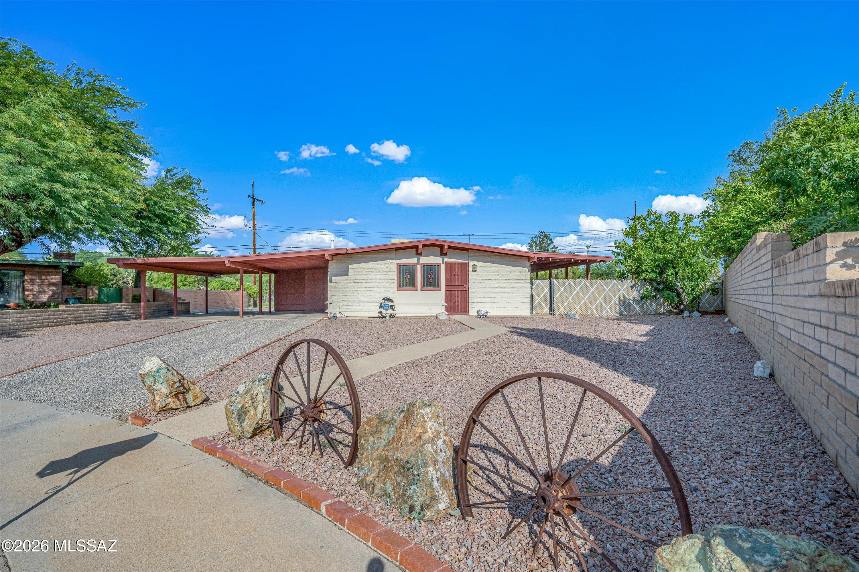 Welcome to a well maintained 3 bedroom, 2 bathroom home set on a spacious lot. Inside, you'll find comfortable living space featuring an open floor plan, a bright living area and a smart floor plan.

Step outside to enjoy the generous yard with  plenty of room for gardening, play, entertaining, room to add a pool, and RV parking. Located in a great Eastside neighborhood, this home is conveniently close to schools, shopping, dining and parks.