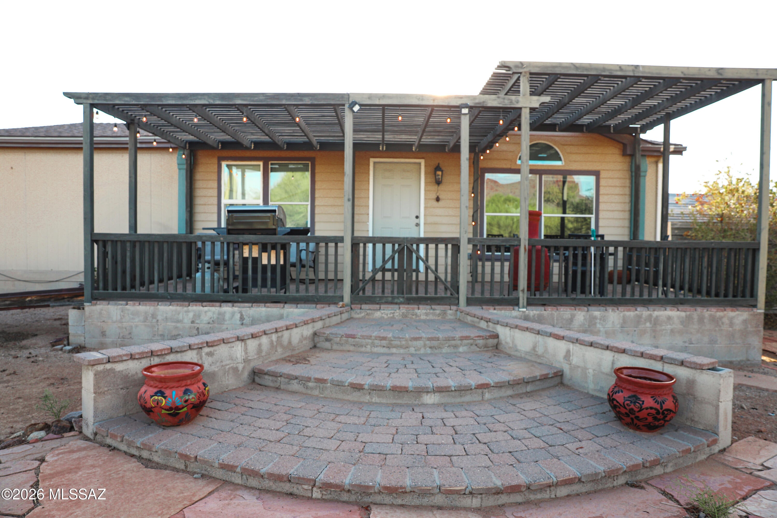 Country living at its finest! 

Come check out 10844 W Ina Rd--a beautifully maintained 2 bed, 2 bath home on nearly an acre with a spacious kitchen & living area, breathtaking 360° mountain views, and a large covered patio overlooking a fully fenced, gated property perfect for horses, chickens, goats, or whatever your country lifestyle calls for!

Plus, enjoy extra attached storage space (not included in the listed square footage).

Quick driving tip: Take Picture Rocks Rd to Van Ark Rd for easy, quick access and avoid the long dirt road off Ina!

Peace, privacy, views, and room to spread out!