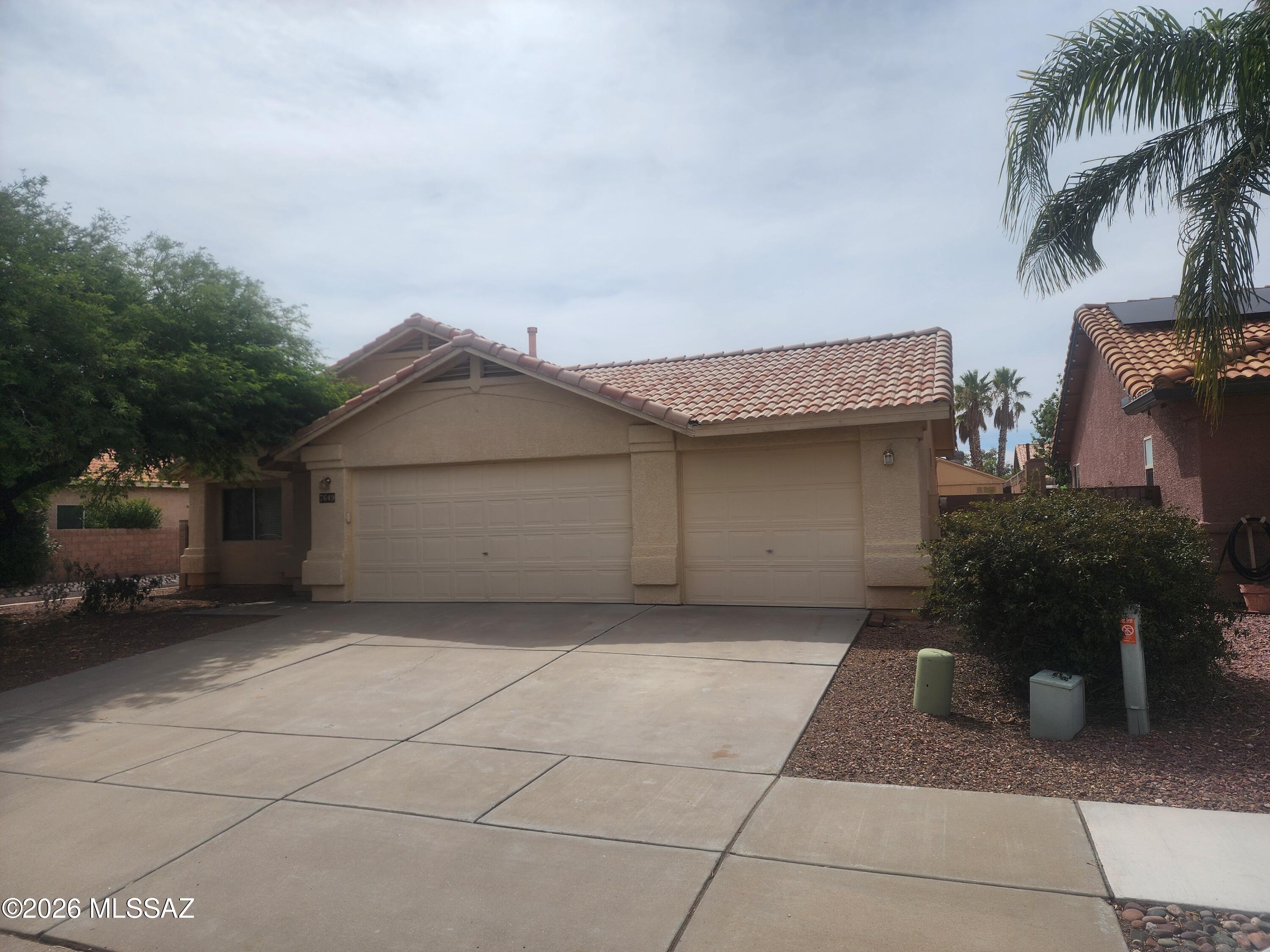 This is the trifecta... 4-bedroom/3 car garage/NO HOA!!! This 4-Bedroom / 2-Bathroom Rita Ranch home rents quickly. Vaulted ceilings, ceiling fans, wooden shed w/electric. One of the few subdivisions in Rita Ranch which is NOT in a Homeowners Association. Don't miss out on seeing this home... CALL to schedule an appointment.