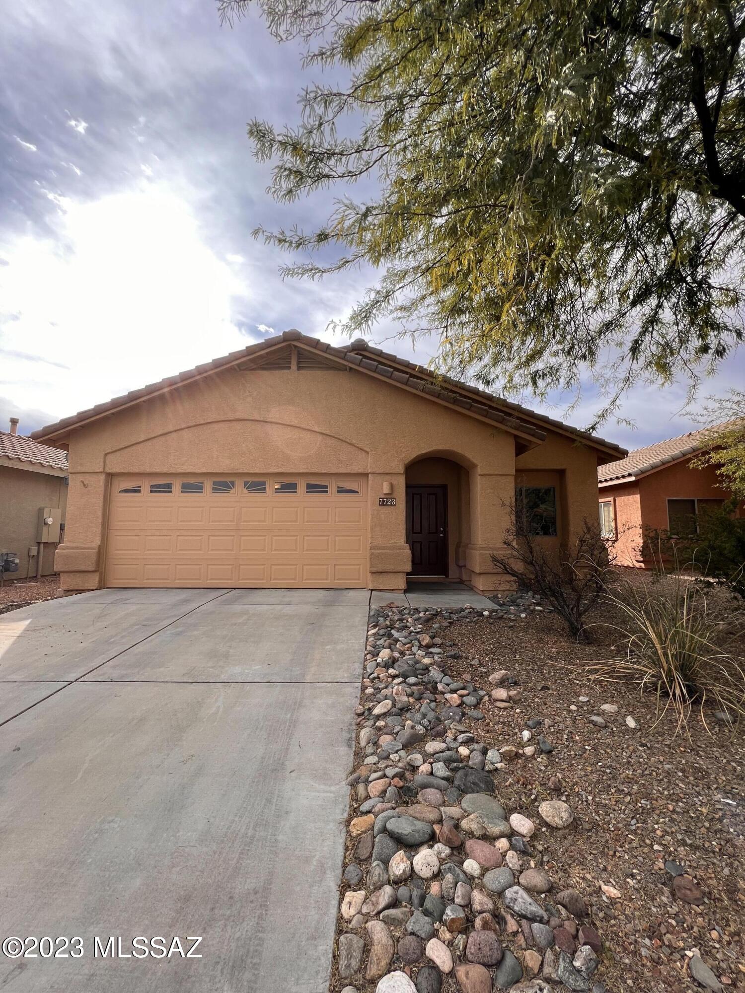 Continental Reserve 3bdr/2ba, 2 Car Garage, Cozy Kitchen w/GE Profile Stainless Steel Appliances, Pantry, Upgraded Maple & Glass Cabinets; Large Backyard, Covered Patio, Mountain Views Front & Back; Large Master Suite w/Bay Window, Garden Tub, Walk-In Closet & Executive Height Vanity; Vaulted Ceilings, Living, Dining & Family Rooms, Upgraded Light Fixtures & Window Covers. Close To Parks, Schools, Freeway, Recreation & Everything!  EMS REALTY REPRESENTS THE LANDLORD ONLY ON THIS LISTING