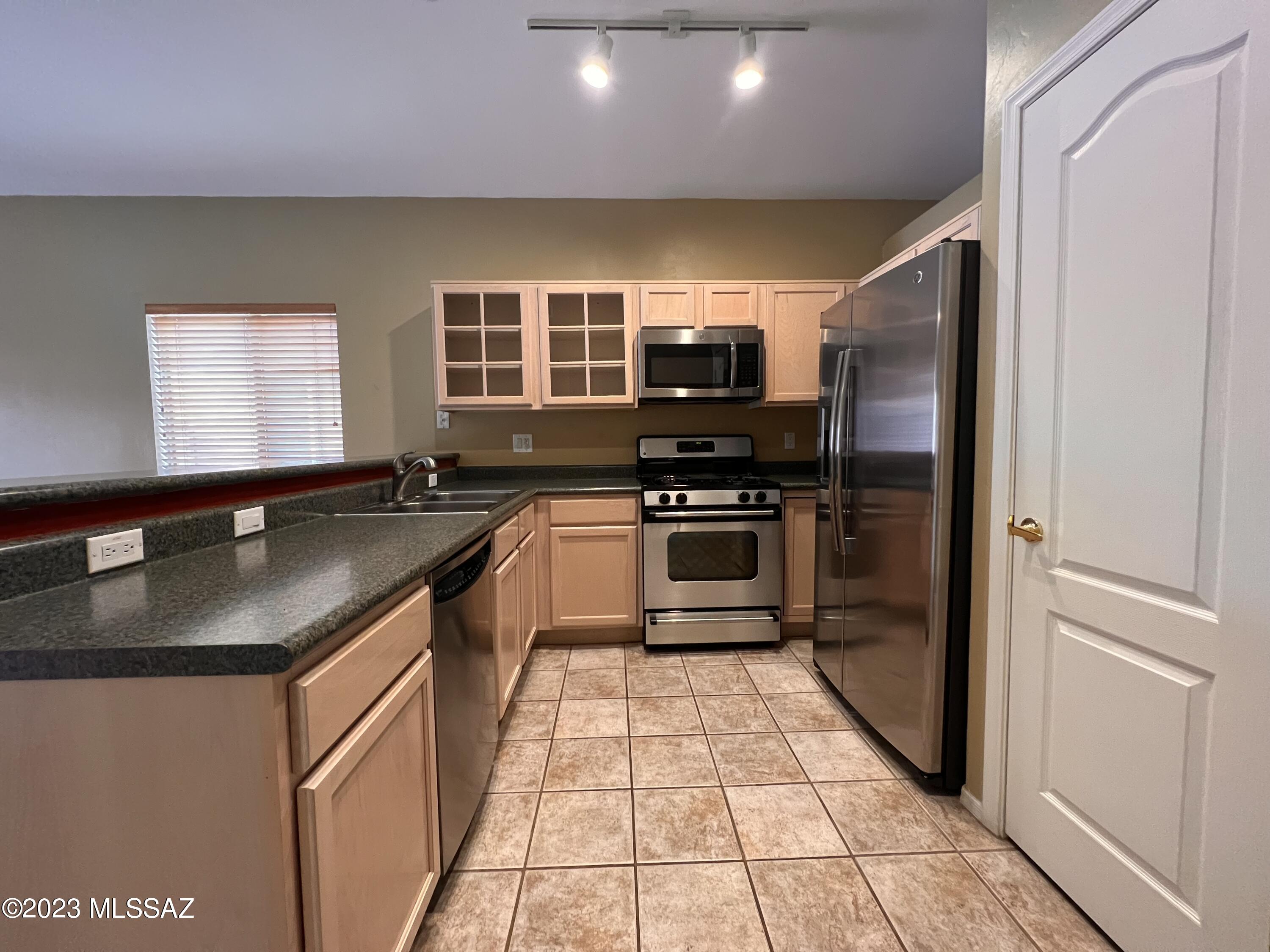Continental Reserve Blk. 7 & 8 (1-82) - Residential Lease