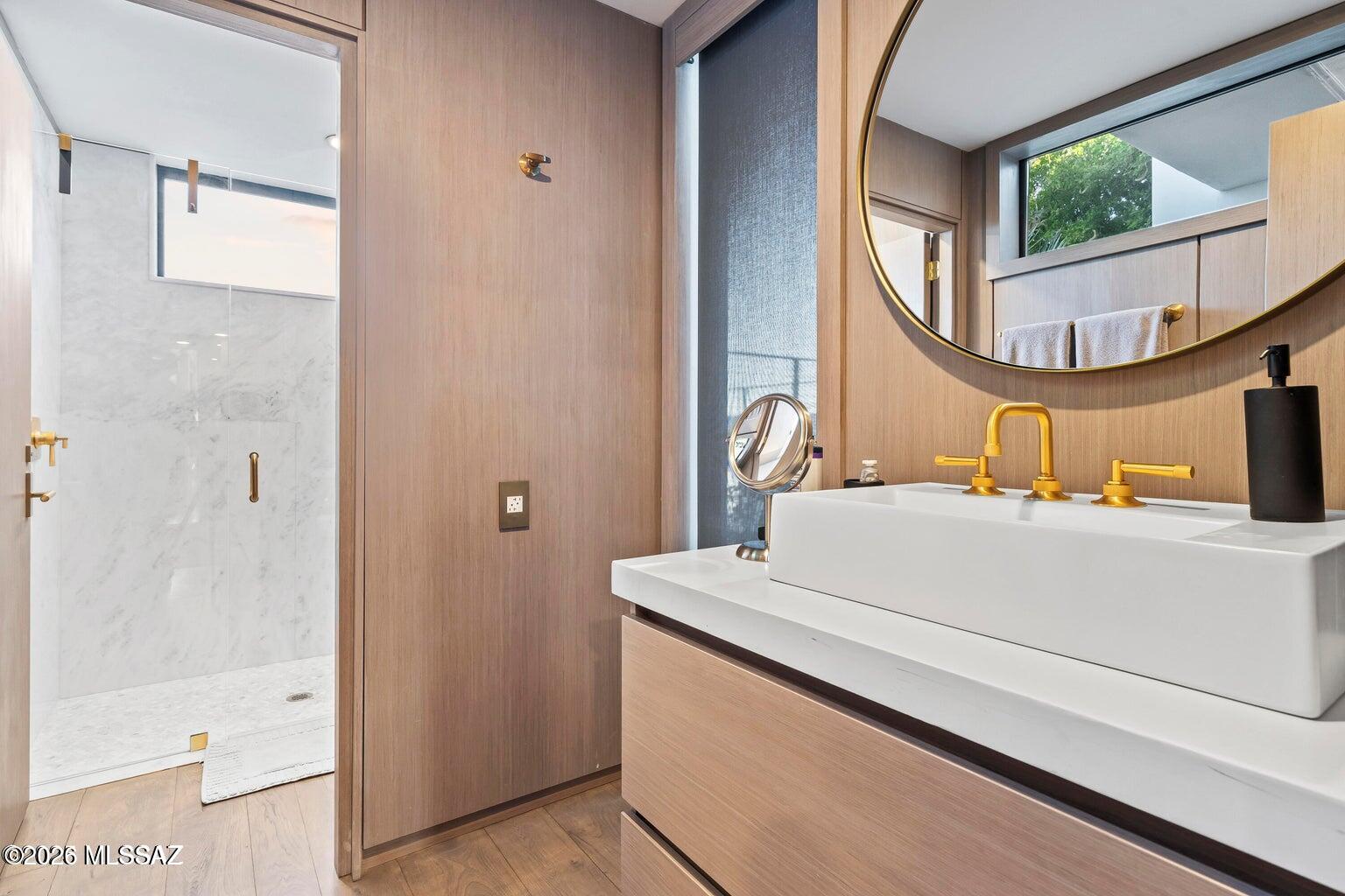 Finisterra (1-210) - Residential