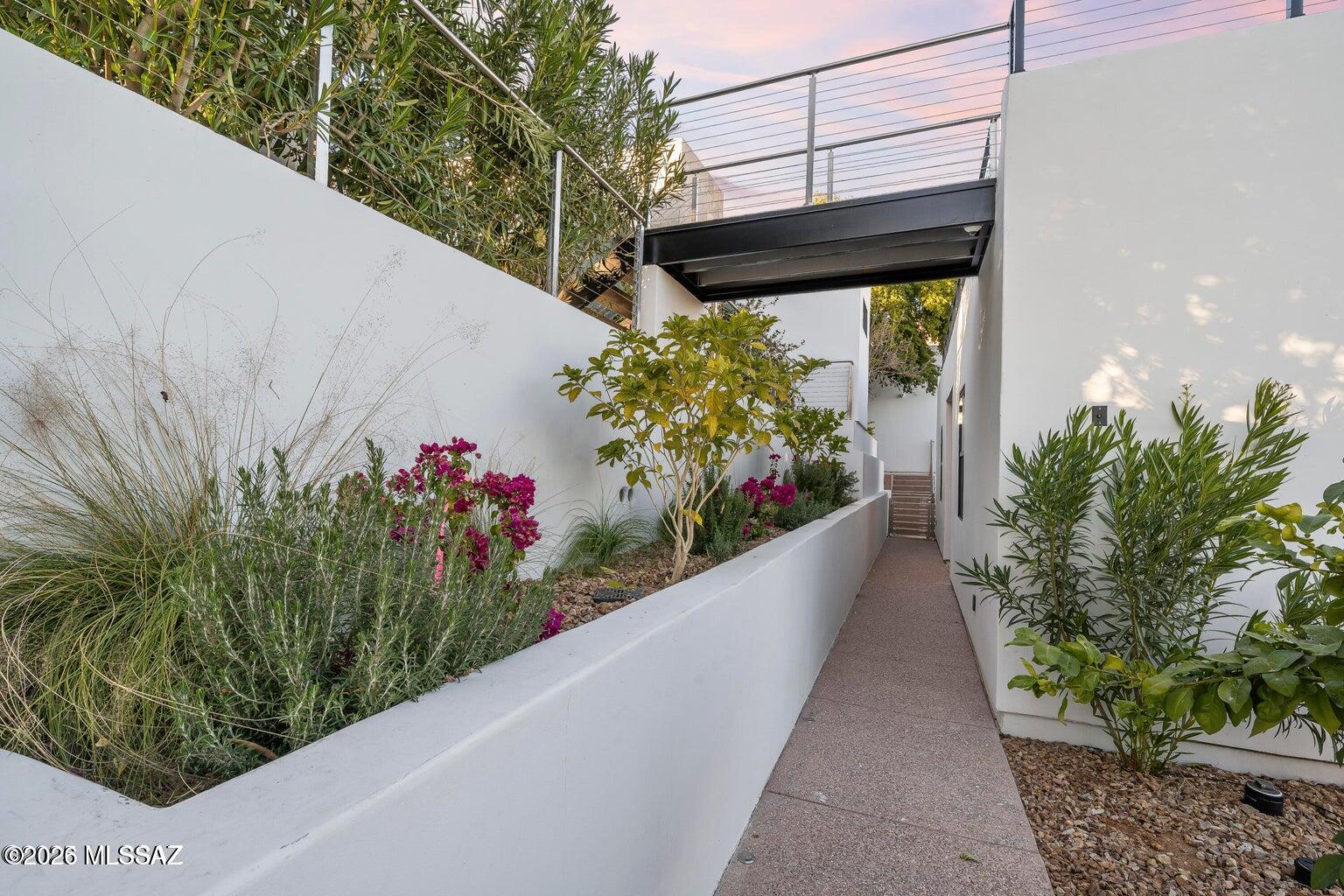 Finisterra (1-210) - Residential