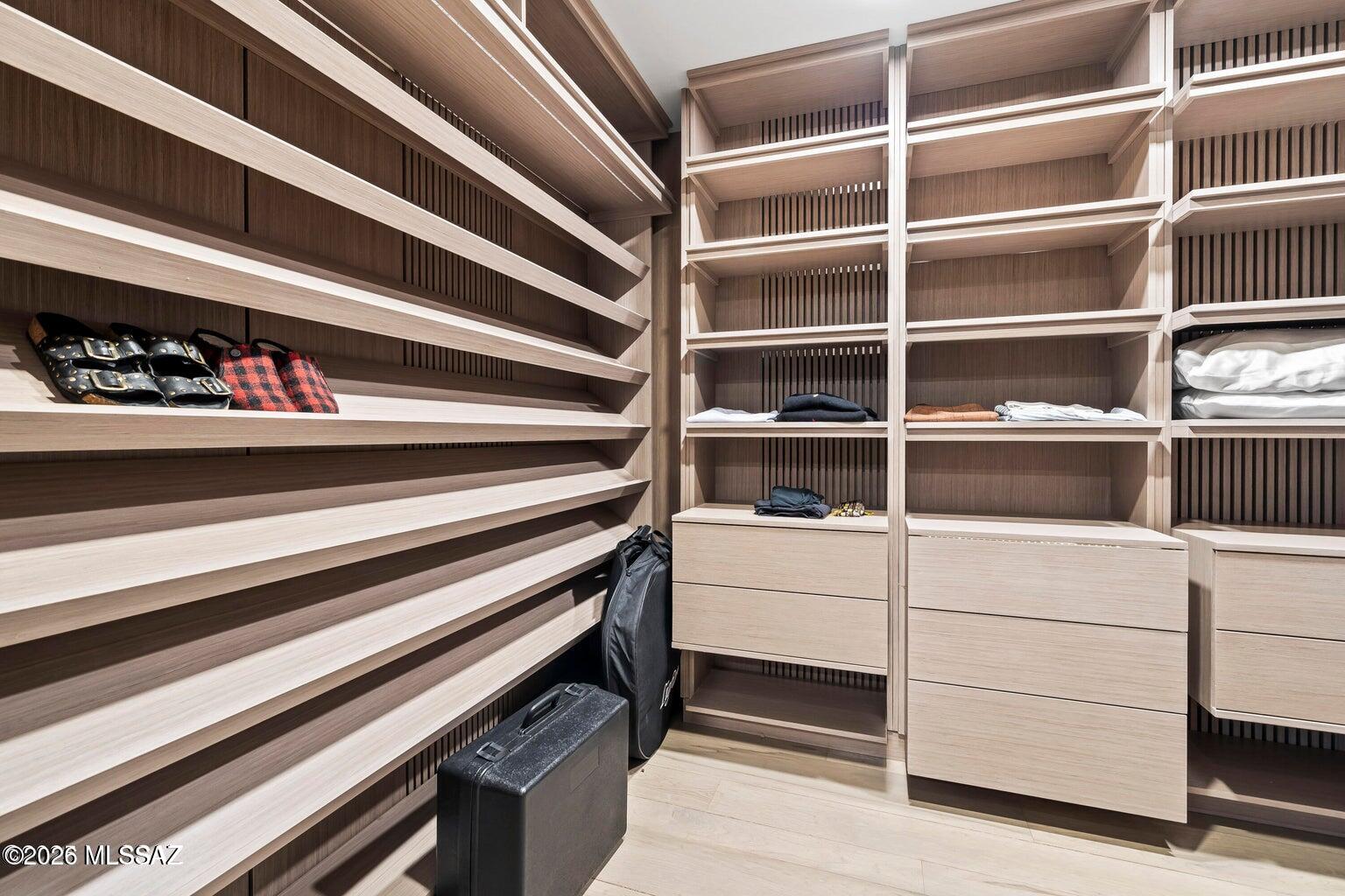 Finisterra (1-210) - Residential