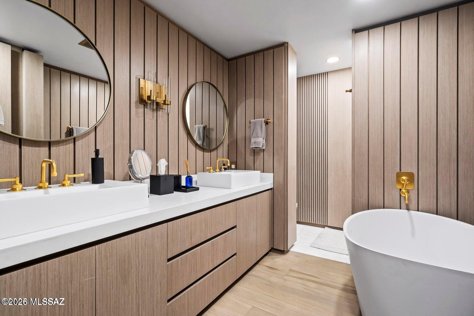 Finisterra (1-210) - Residential