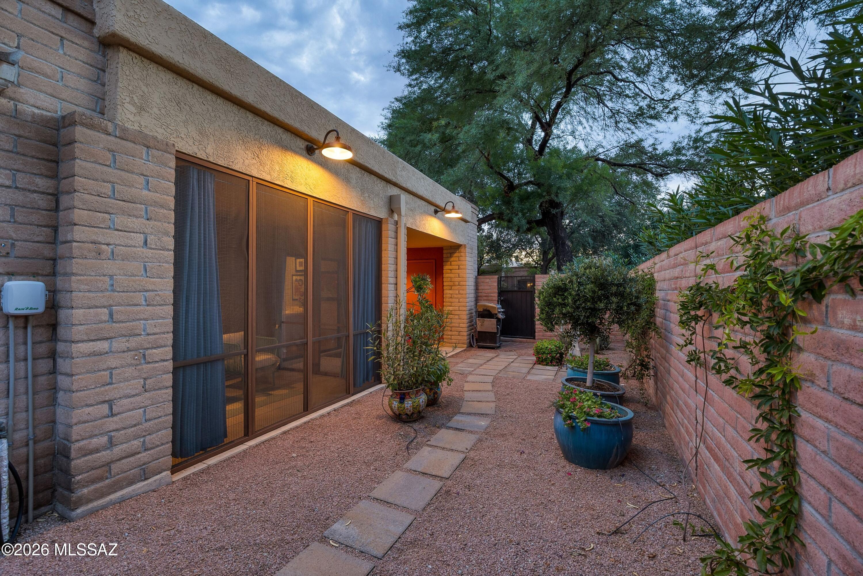 Riverbend - Sabino Canyon Road  (1-97) - Residential