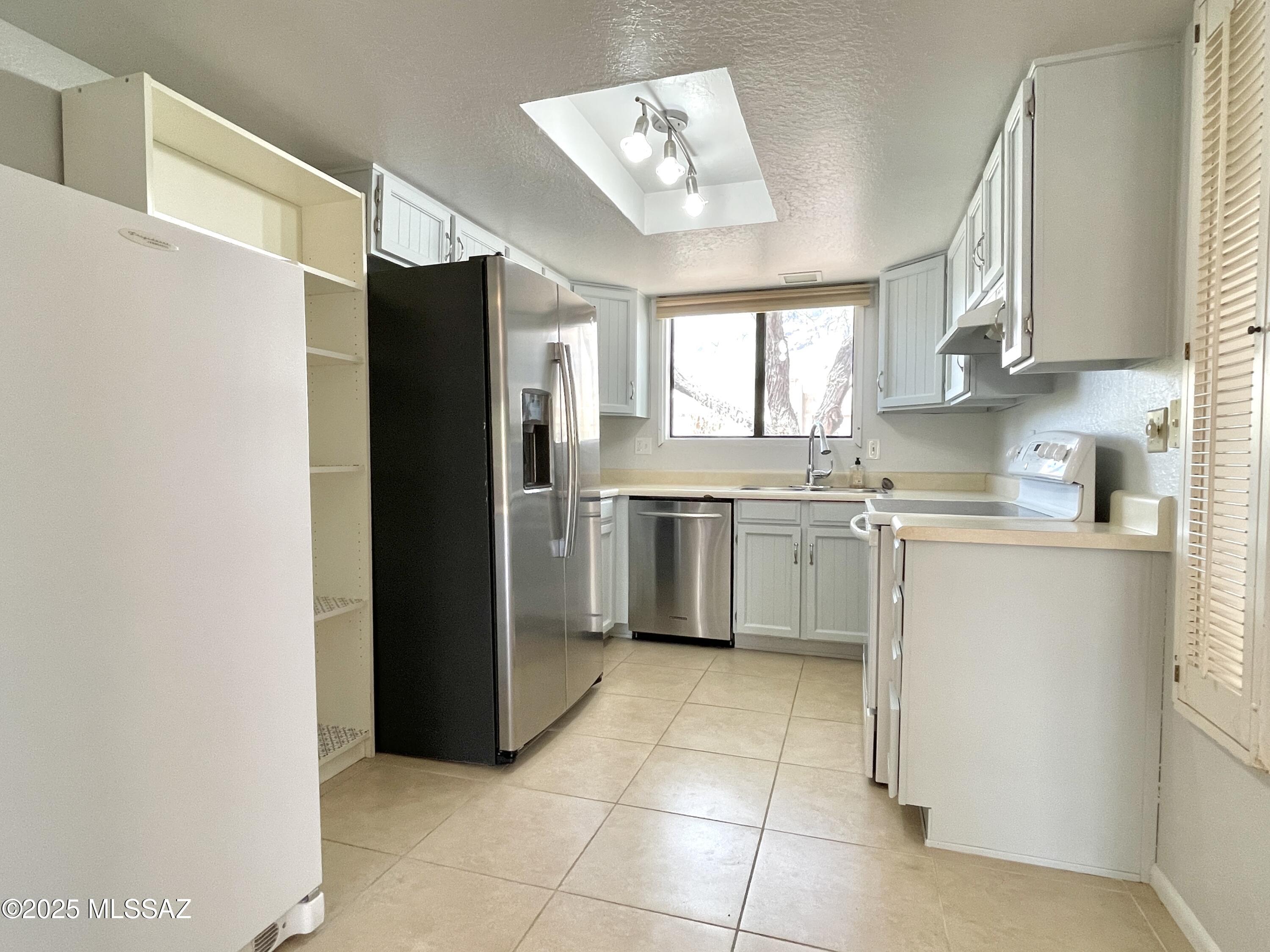 Viewpoint III (1-93) - Residential Lease