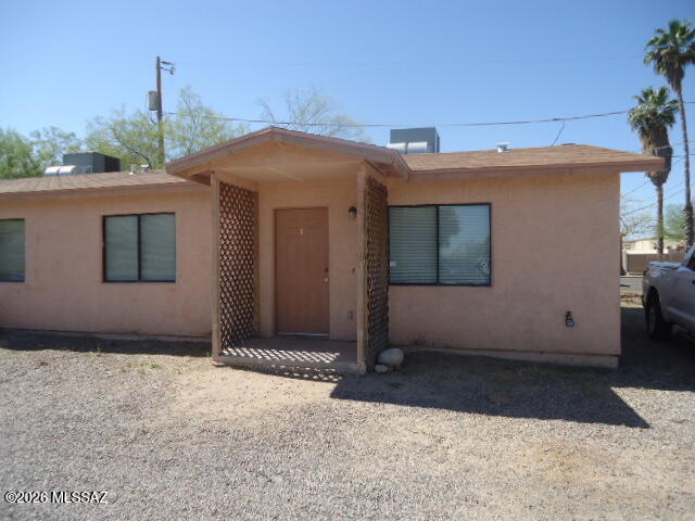 2 bedroom,1 bath unit. Home is part of a smal community of duplexes and is close to everything, dining,shopping, and public transportation.
Features include small private back yard, AC, washer and dryer hookups inside the unit and tile throughout.